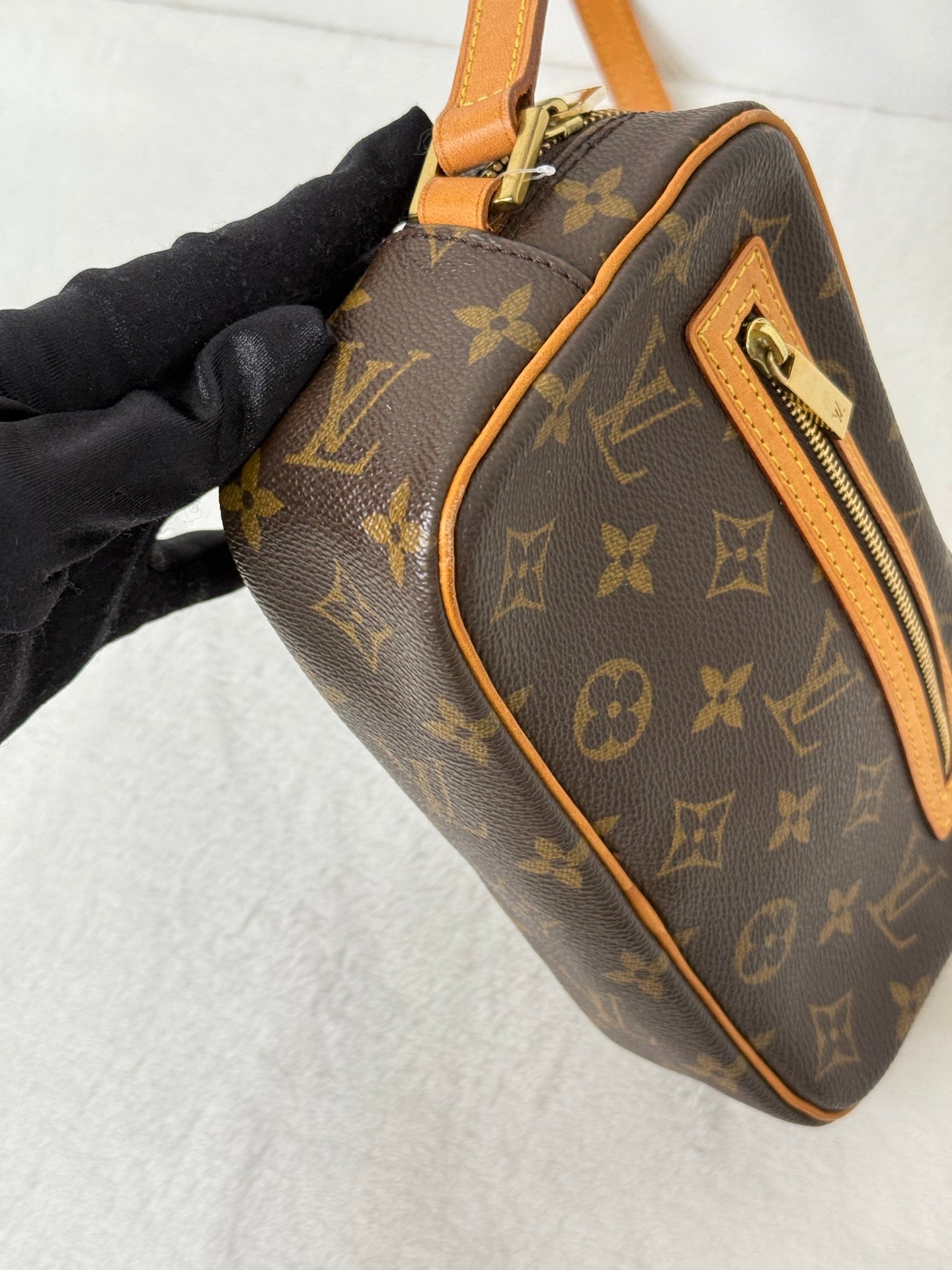 LOUIS VUITTON Monogram Cite PM Shoulder Bag