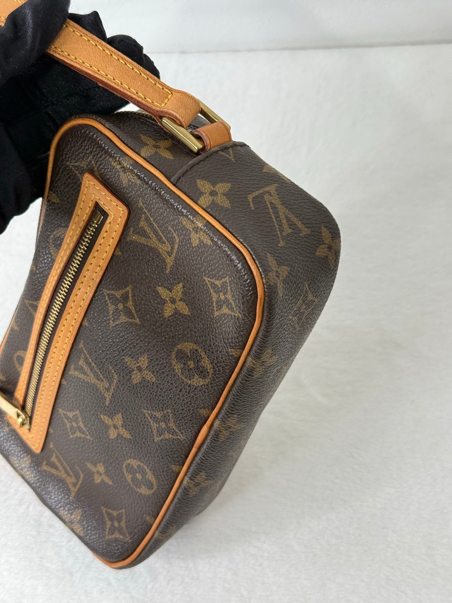 LOUIS VUITTON Monogram Cite PM Shoulder Bag