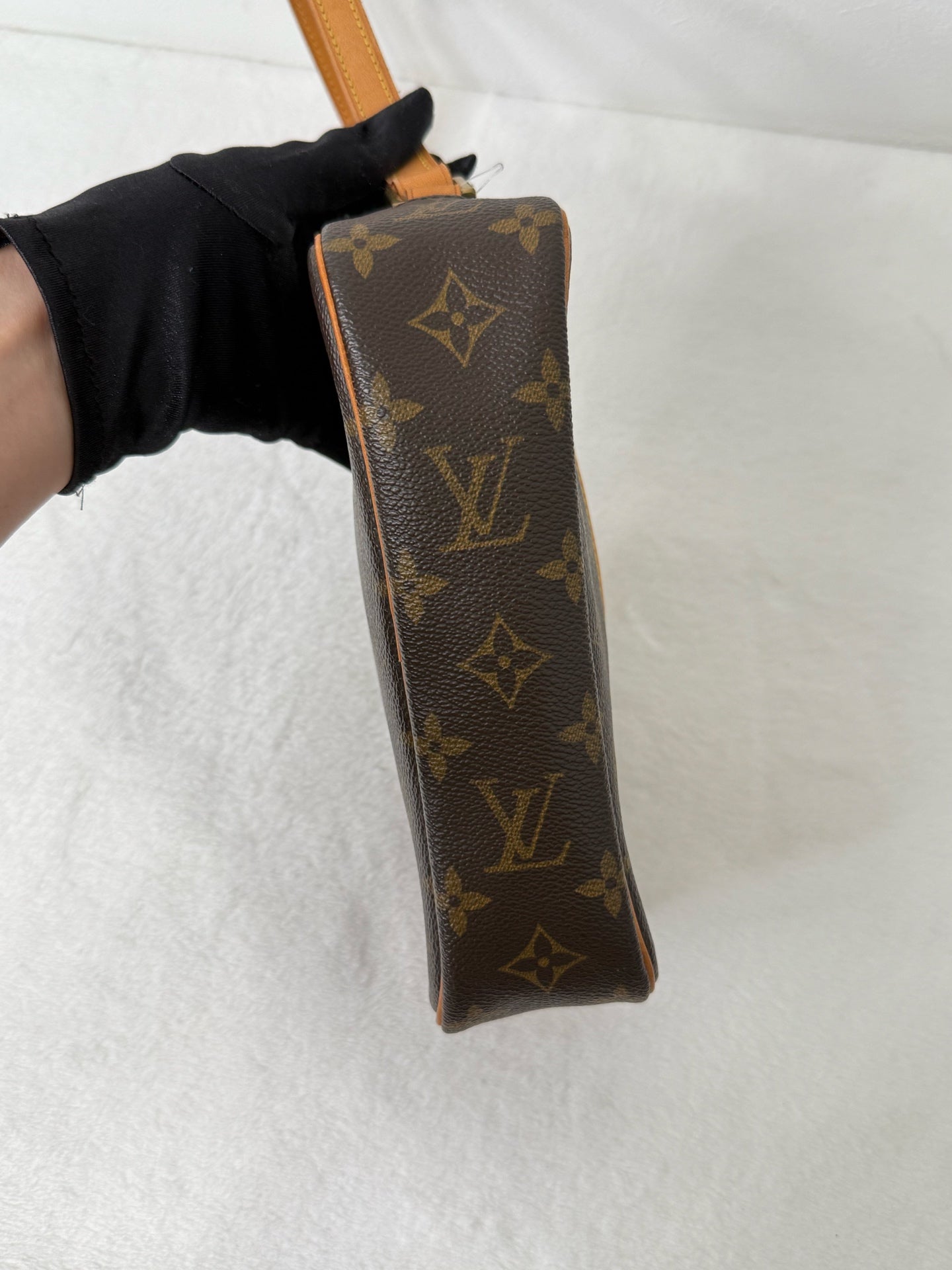 LOUIS VUITTON Monogram Cite PM Shoulder Bag