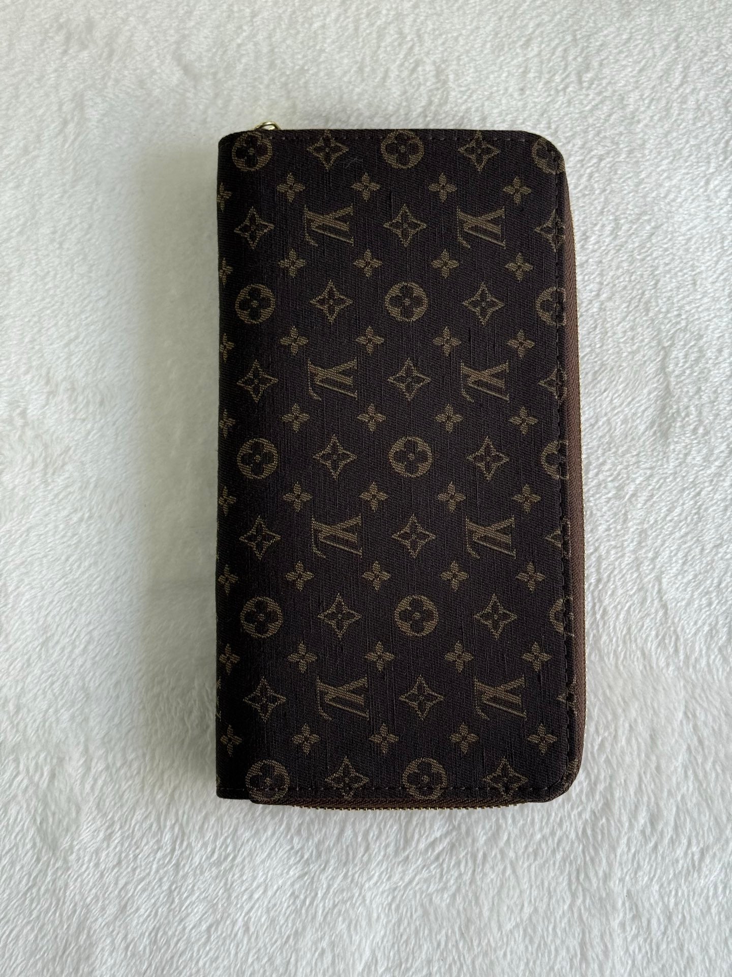 LOUIS VUITTON  Zippy Long Purse