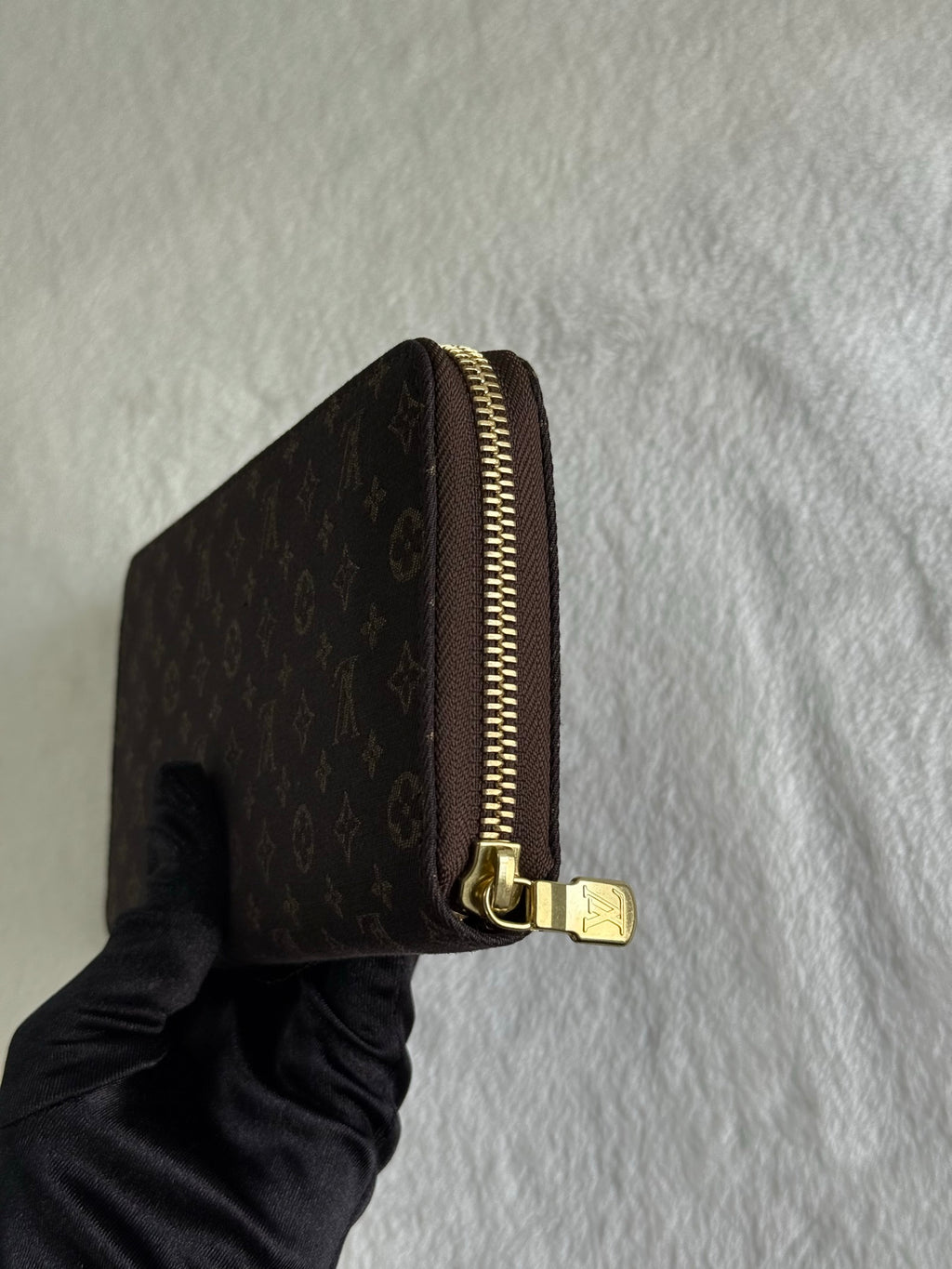 LOUIS VUITTON  Zippy Long Purse