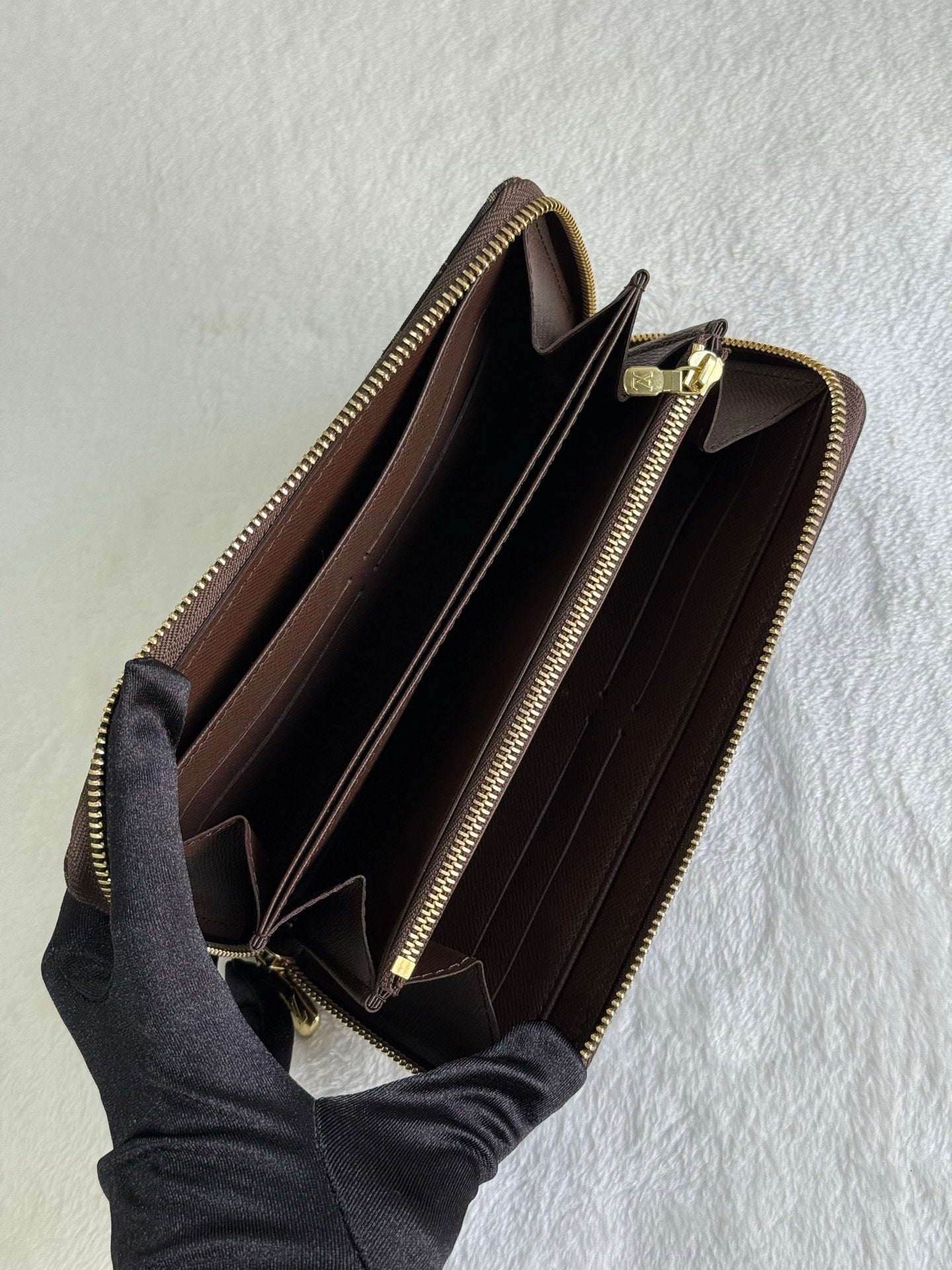 LOUIS VUITTON  Zippy Long Purse