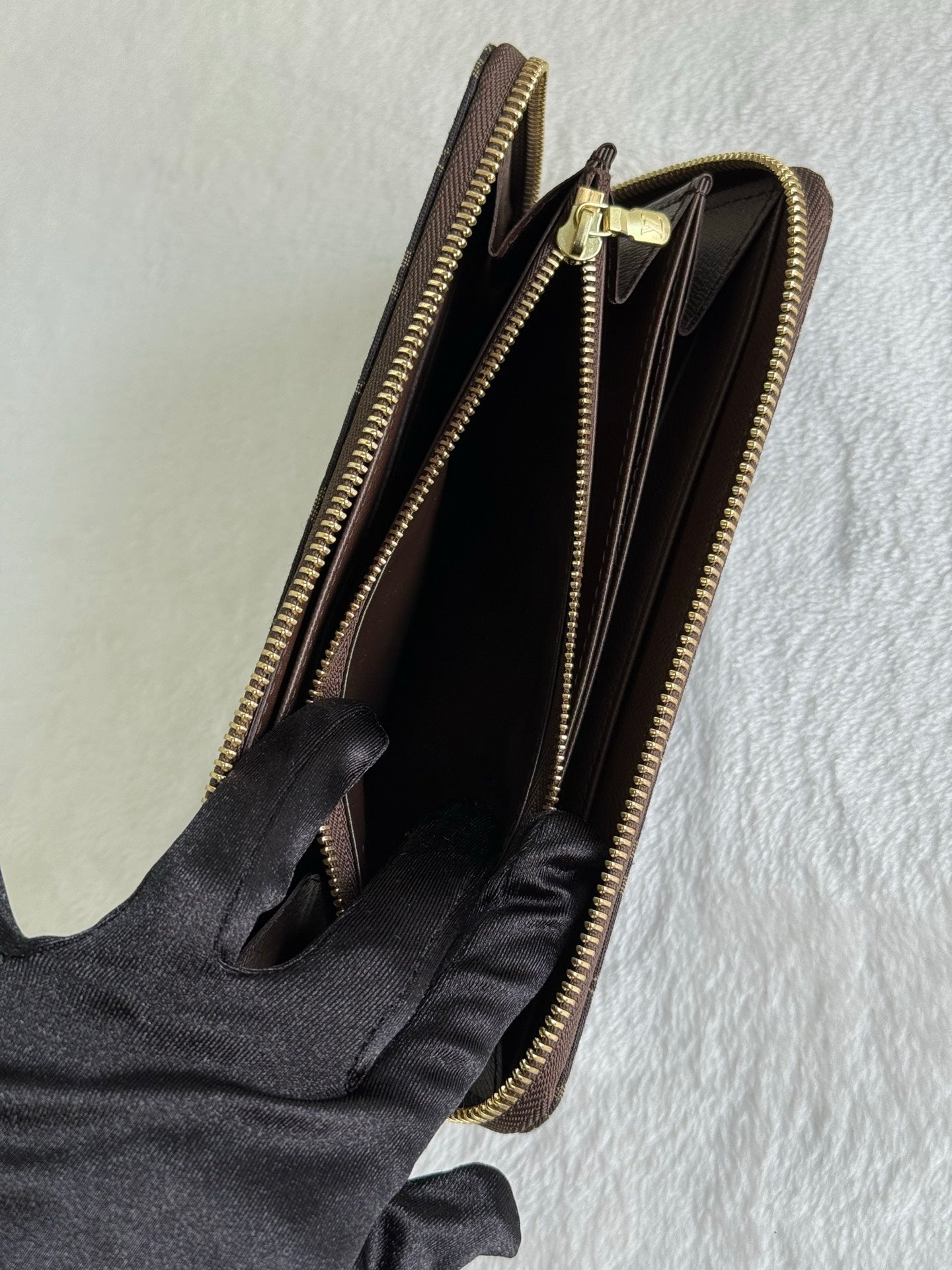 LOUIS VUITTON  Zippy Long Purse