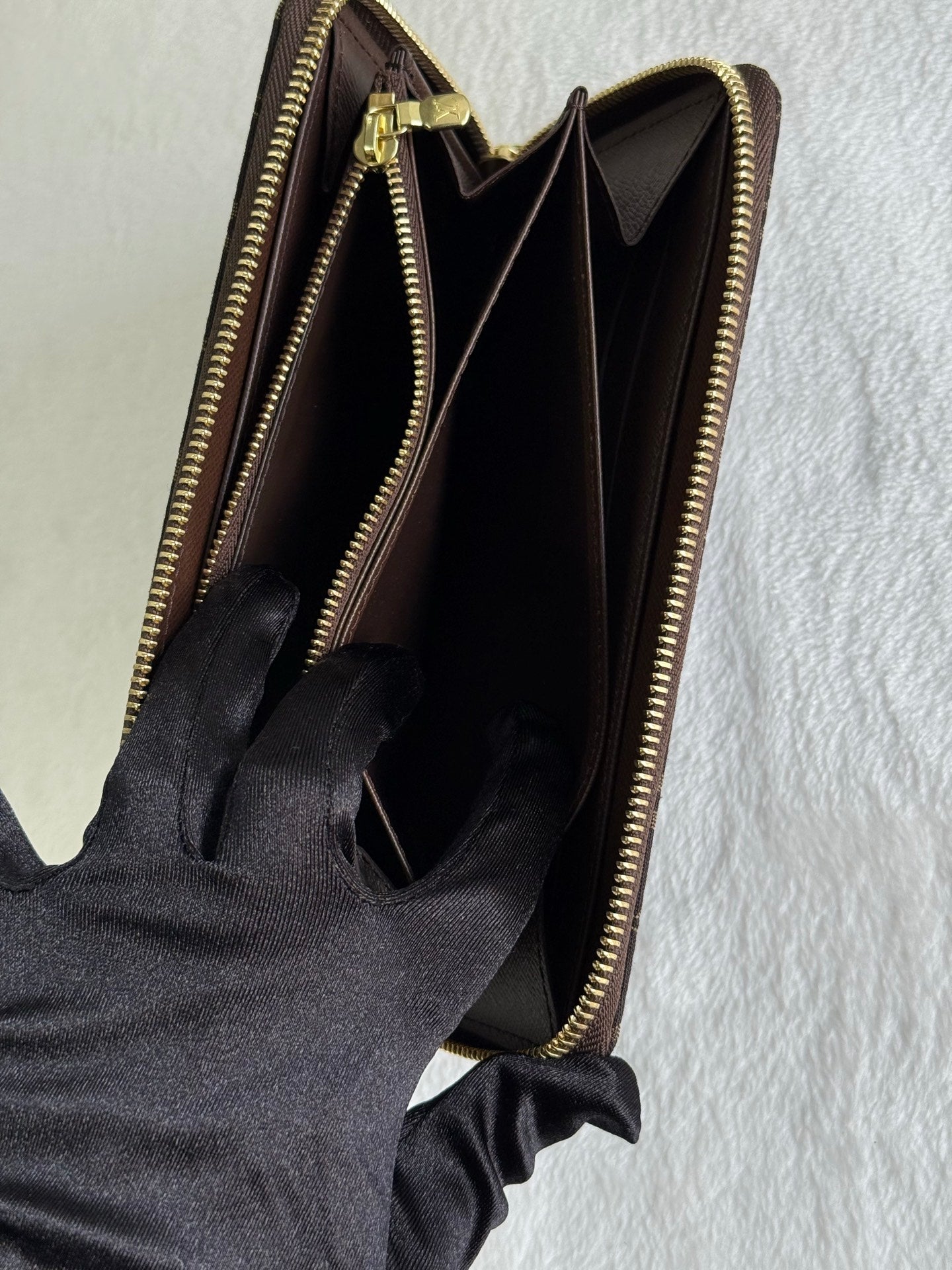 LOUIS VUITTON  Zippy Long Purse