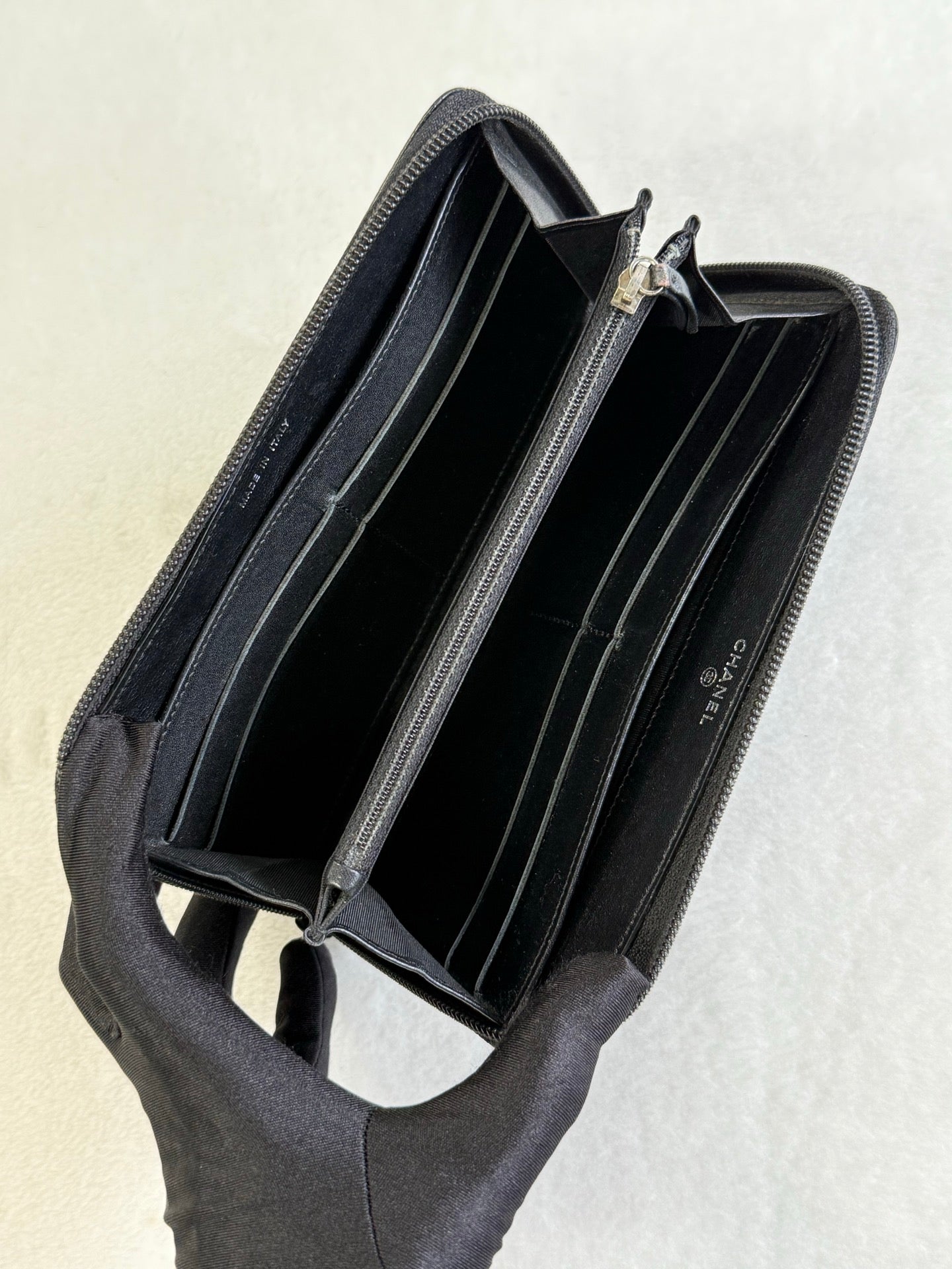 CHANEL Cavier Wallet