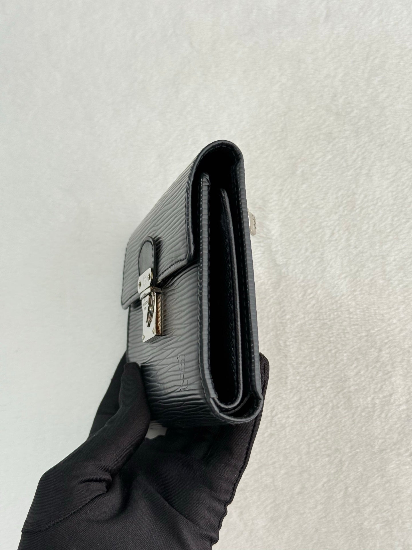 LOUIS VUITTON Epi Wallet