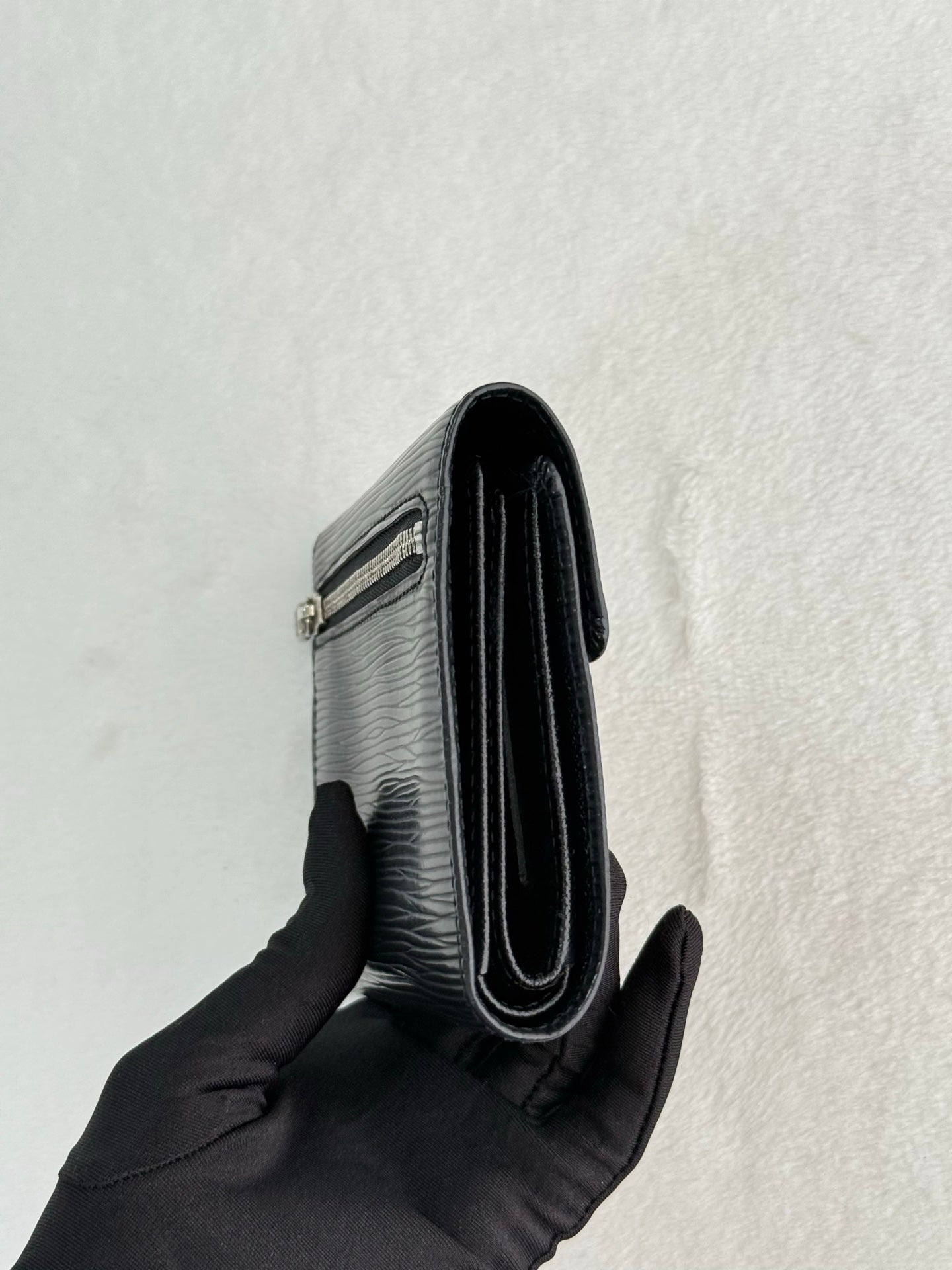 LOUIS VUITTON Epi Wallet