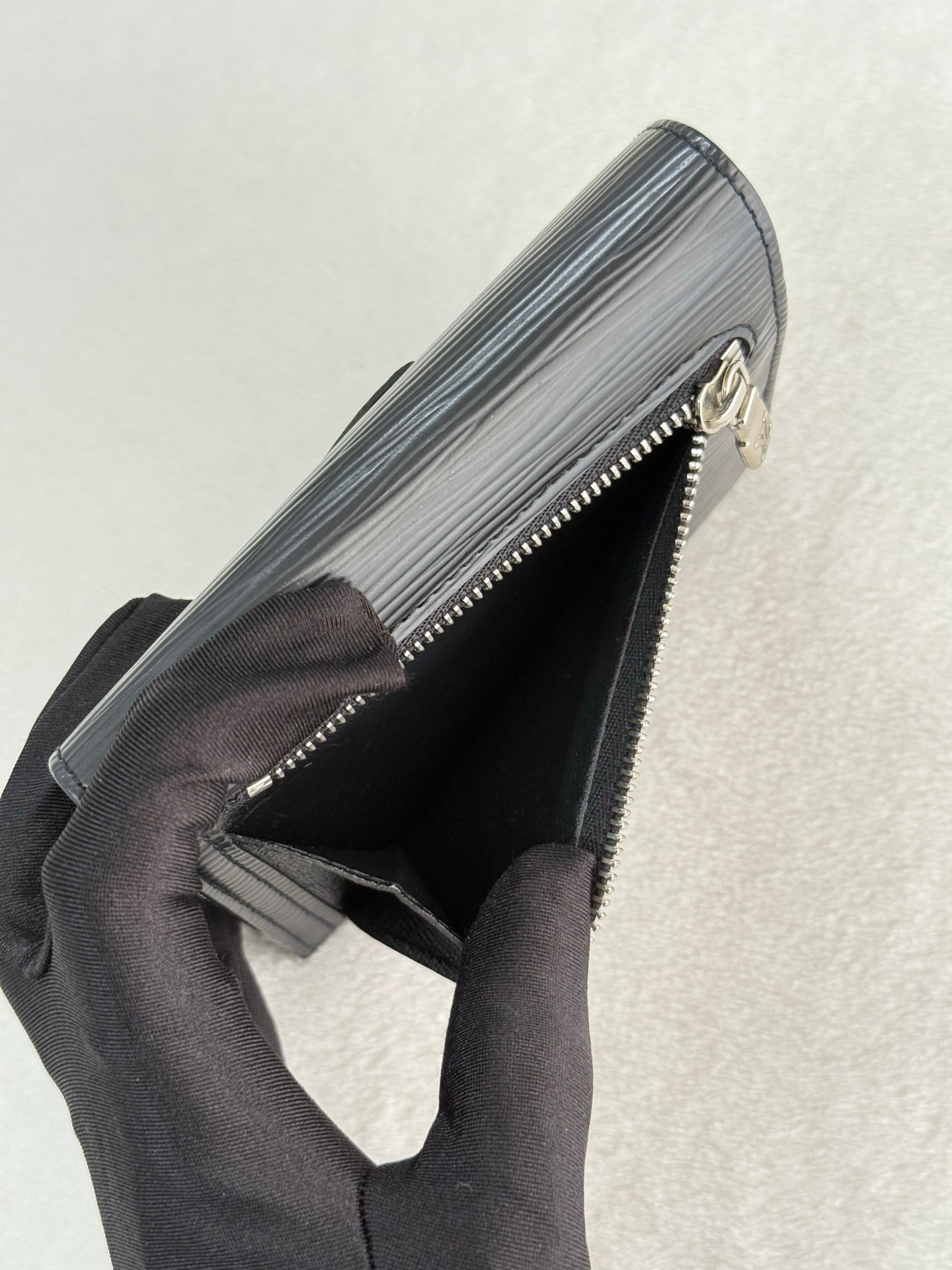 LOUIS VUITTON Epi Wallet