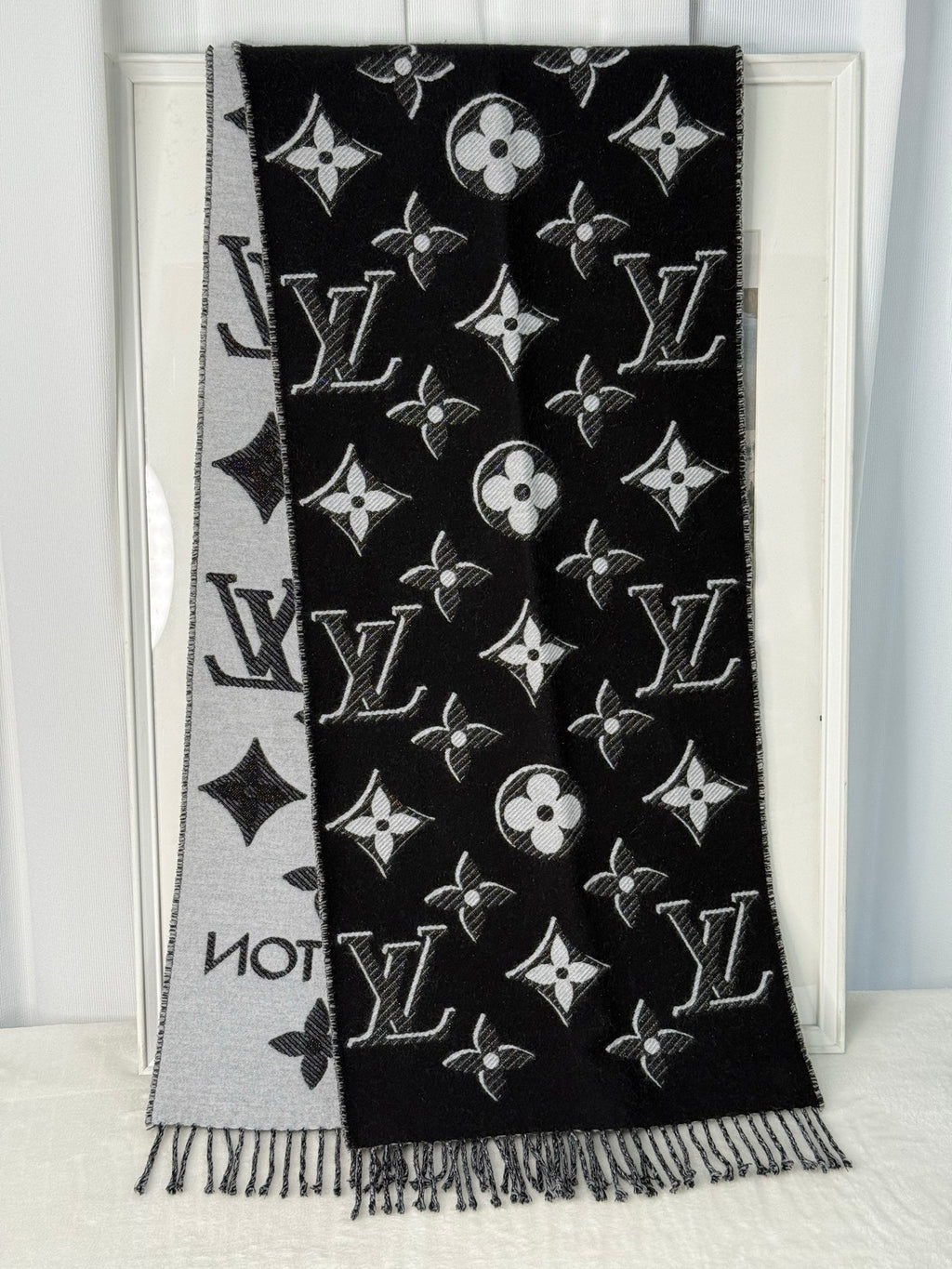 LOUIS VUITTON Monogram Scarf