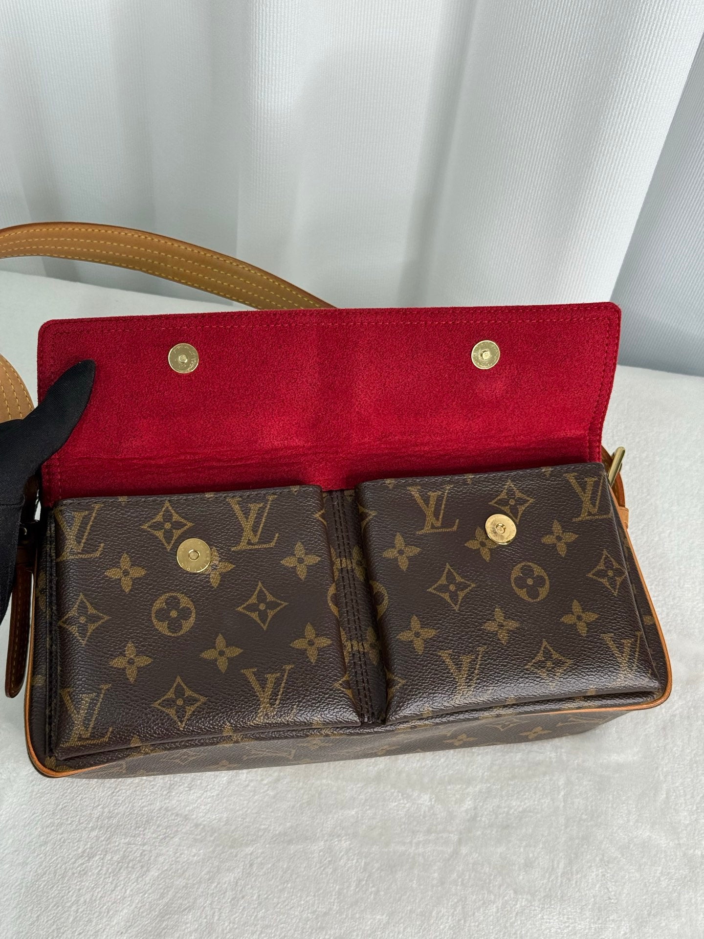 LOUIS VUITTON Monogram Viva Cite MM