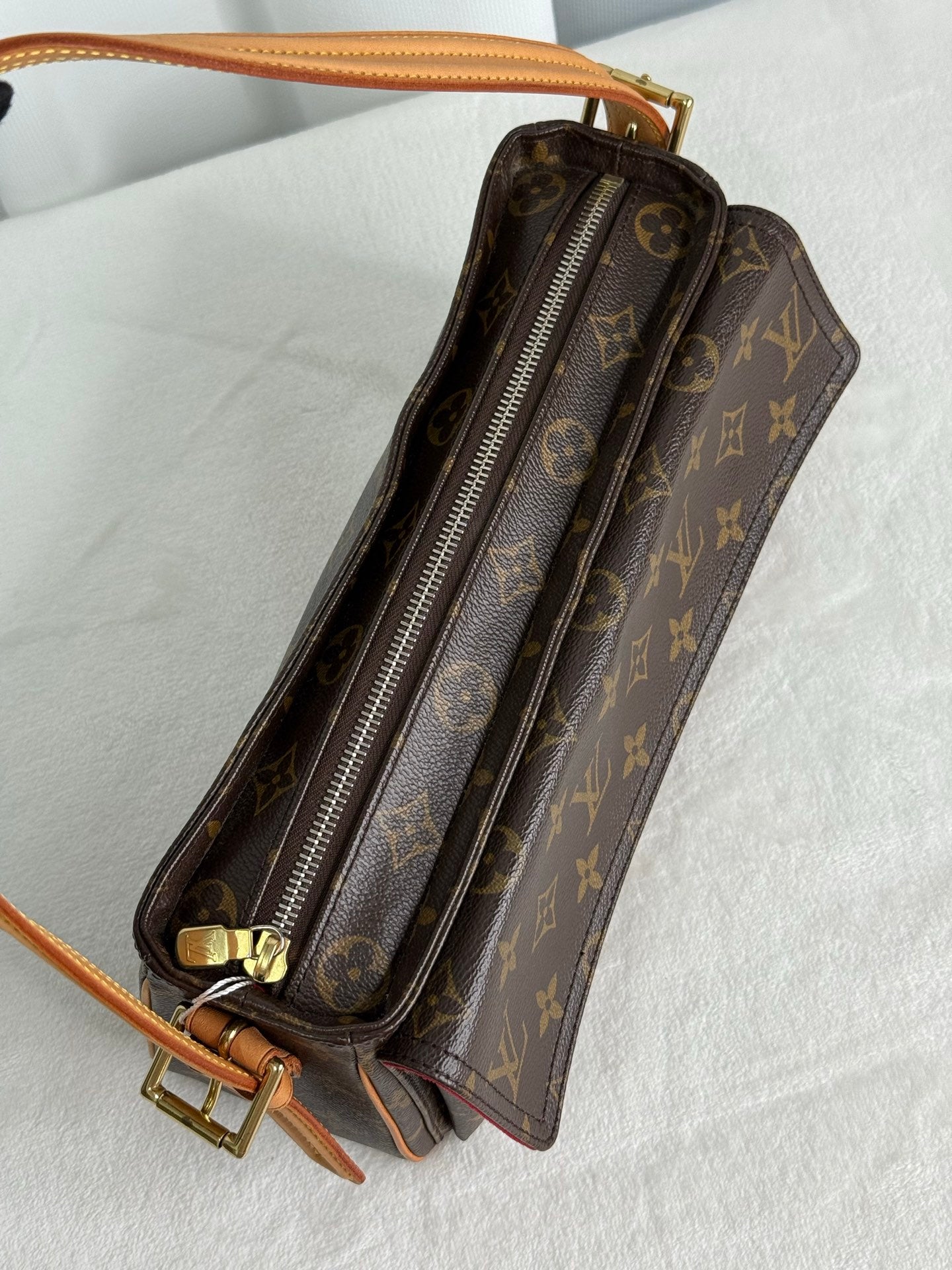 LOUIS VUITTON Monogram Viva Cite MM