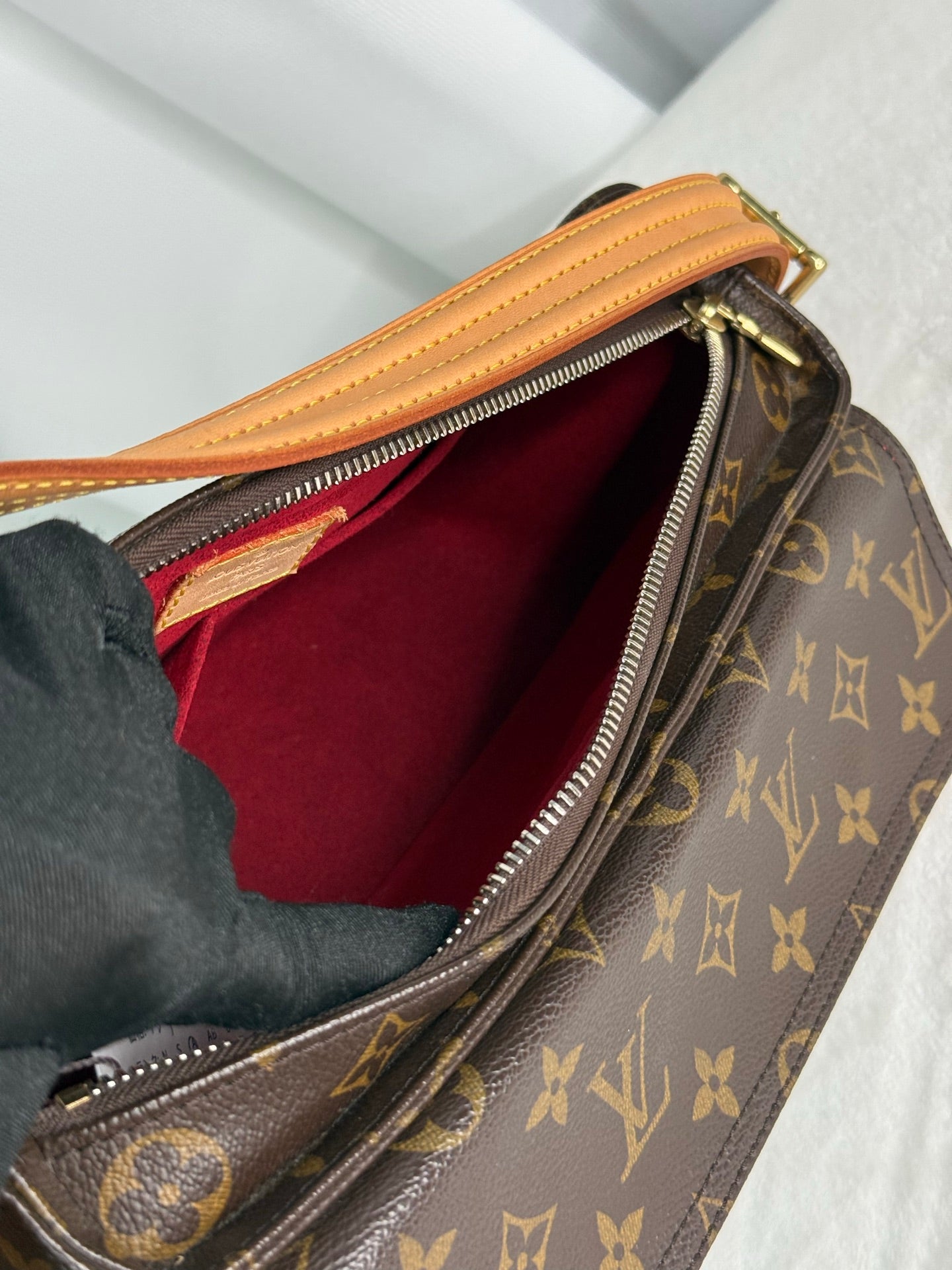 LOUIS VUITTON Monogram Viva Cite MM