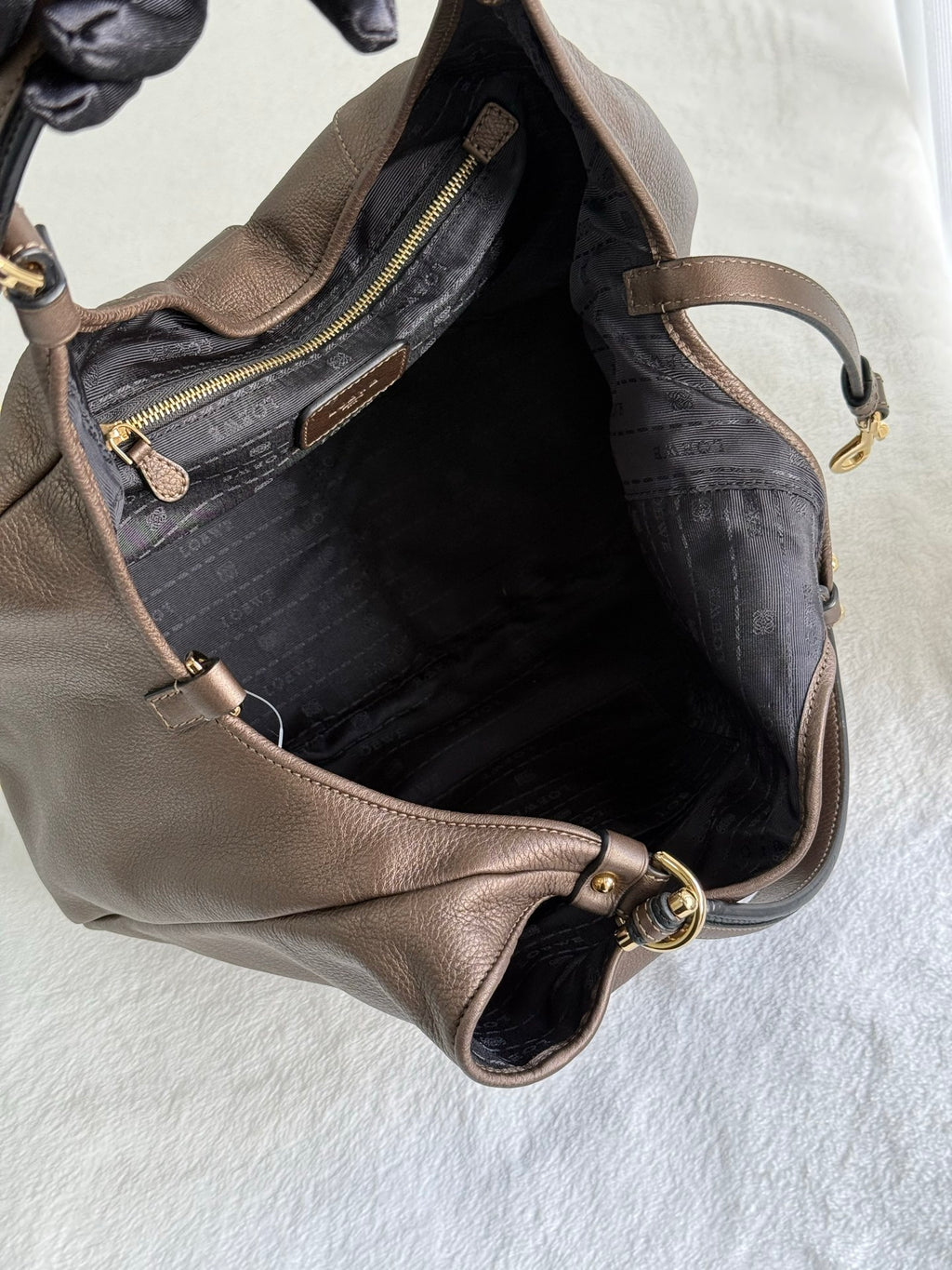 LOEWE Carrie Tote Bag (Medium)