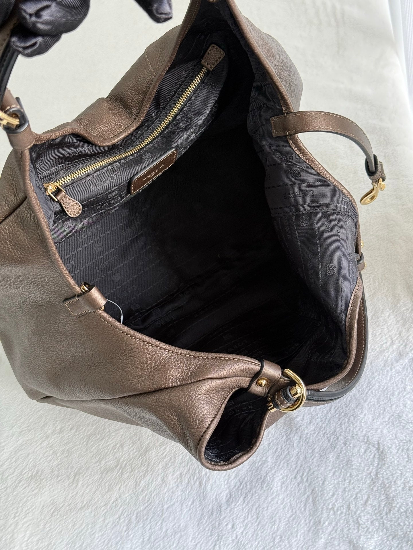 LOEWE Carrie Tote Bag (Medium)