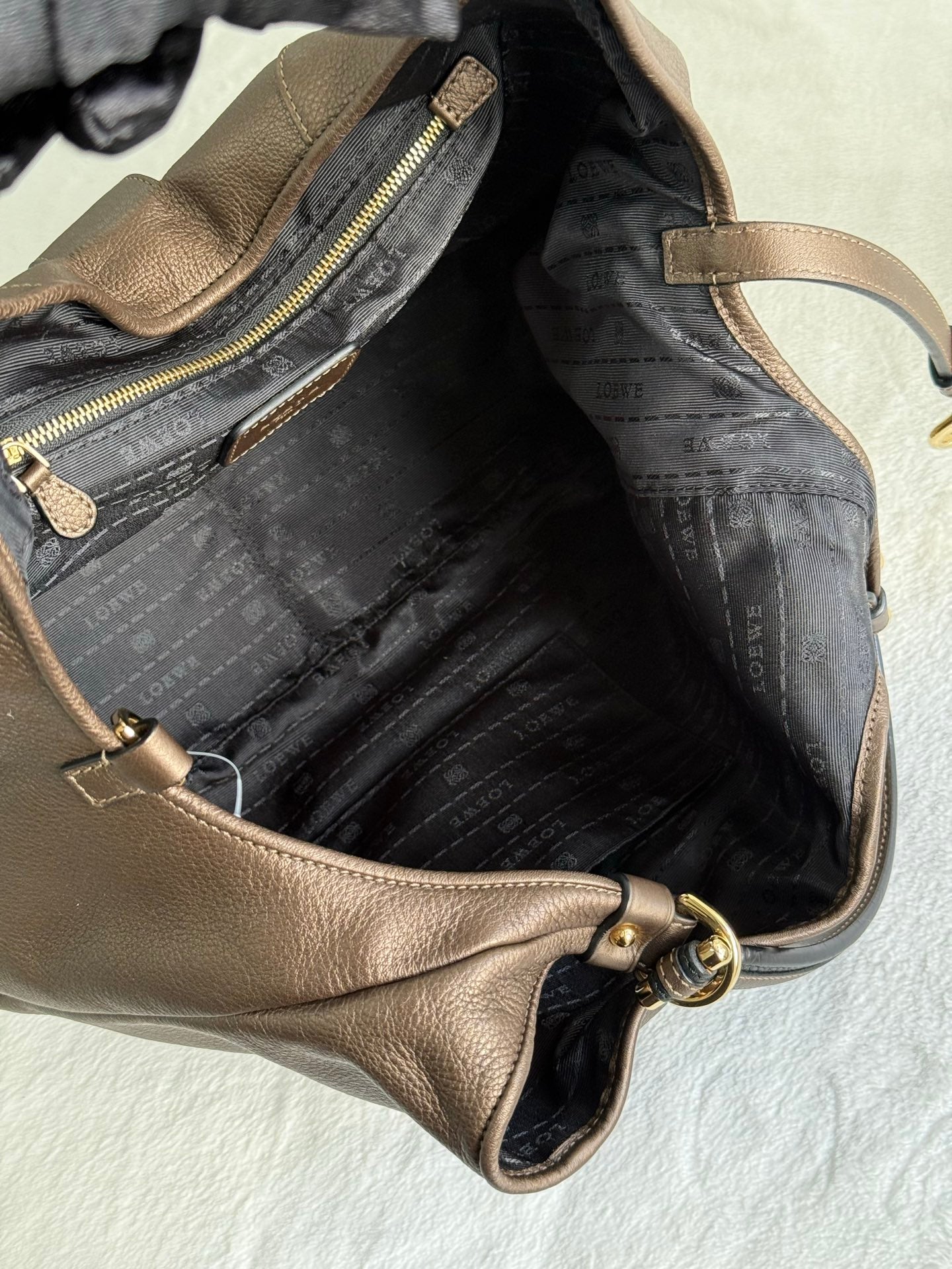 LOEWE Carrie Tote Bag (Medium)