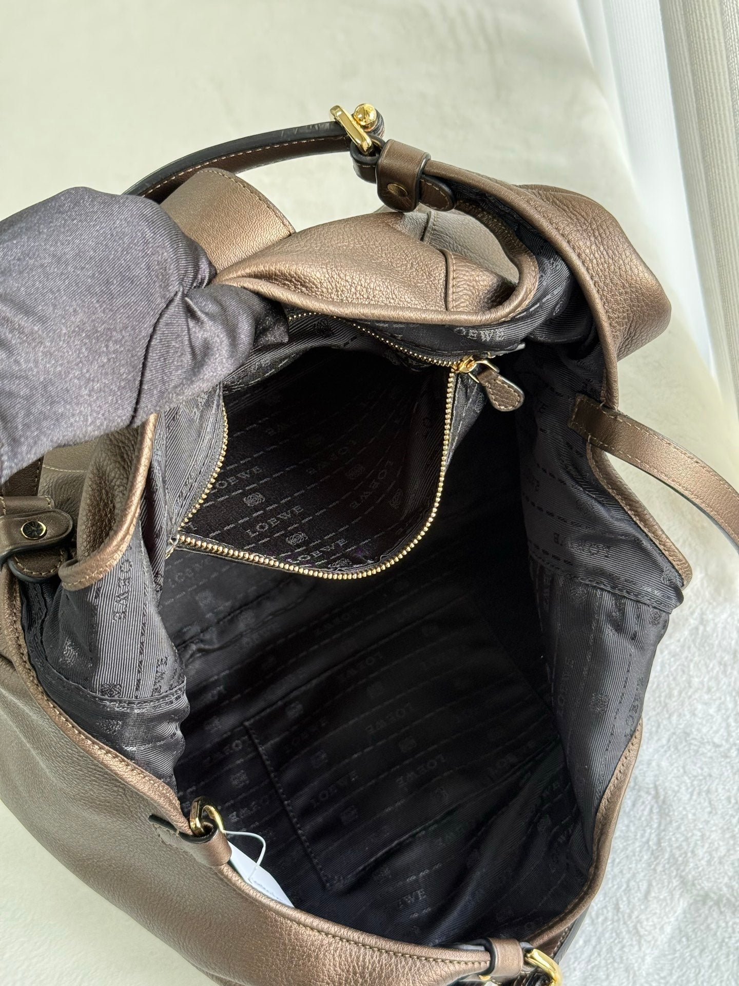 LOEWE Carrie Tote Bag (Medium)