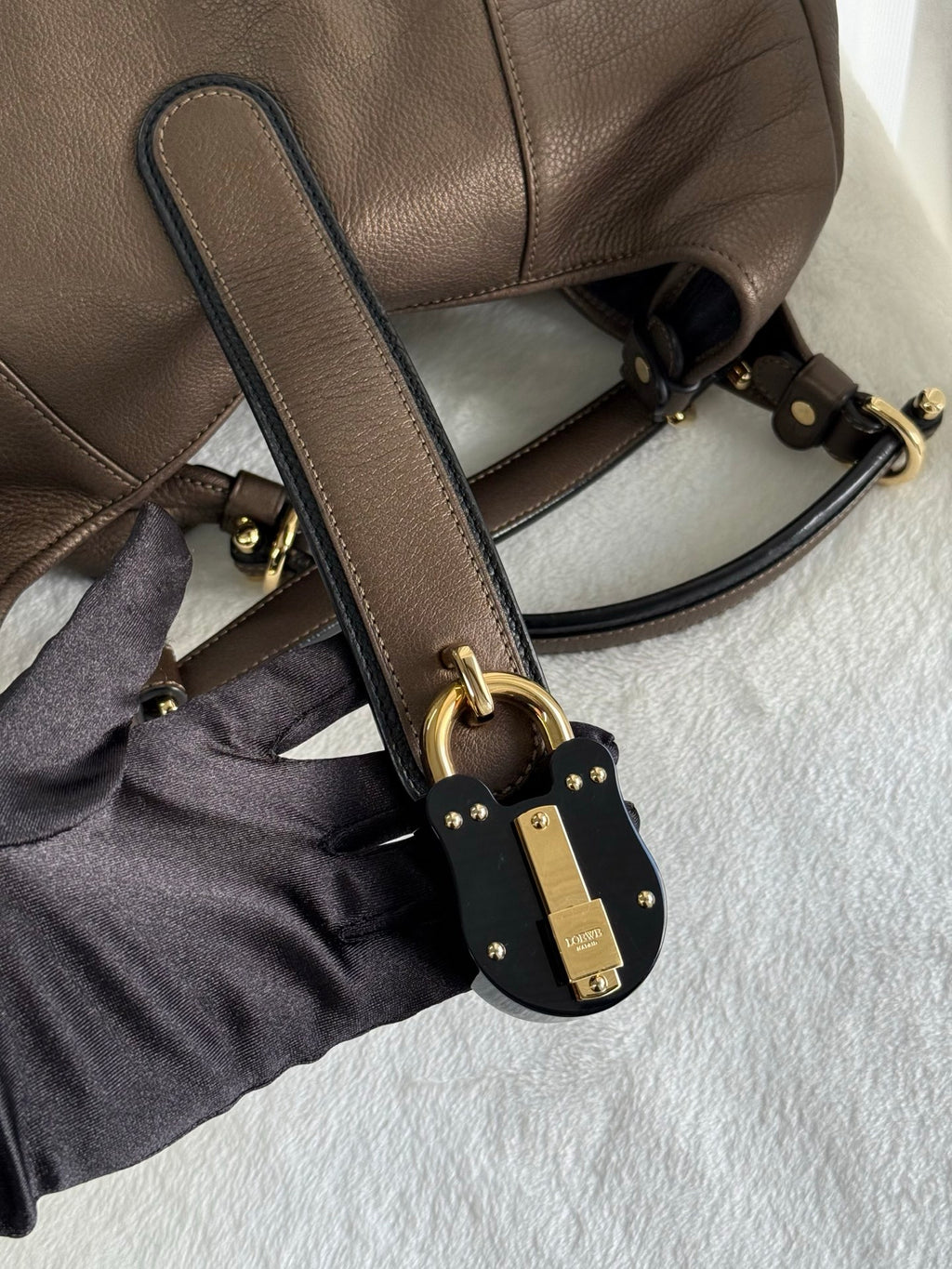LOEWE Carrie Tote Bag (Medium)