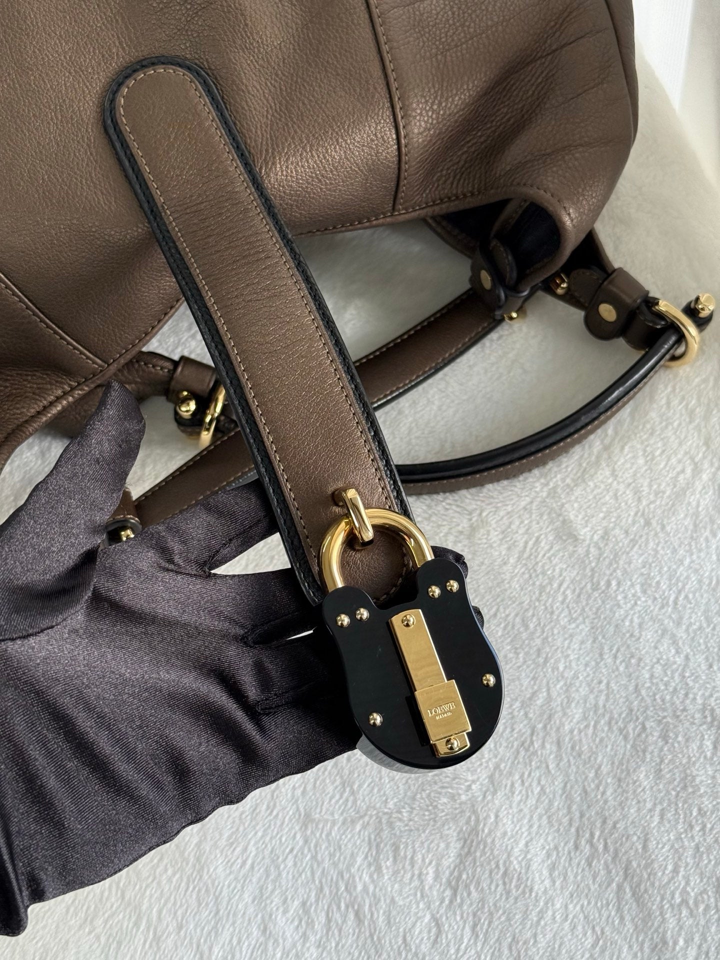 LOEWE Carrie Tote Bag (Medium)