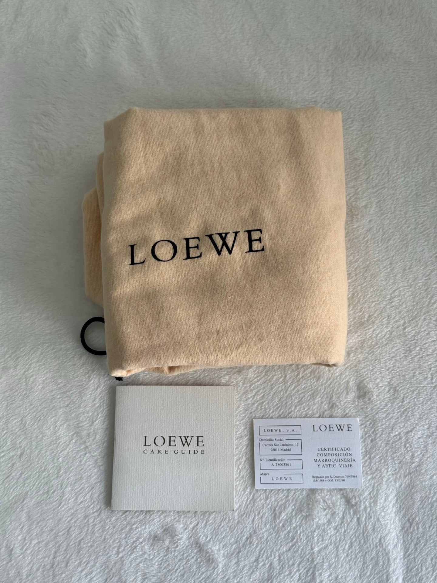 LOEWE Carrie Tote Bag (Medium)
