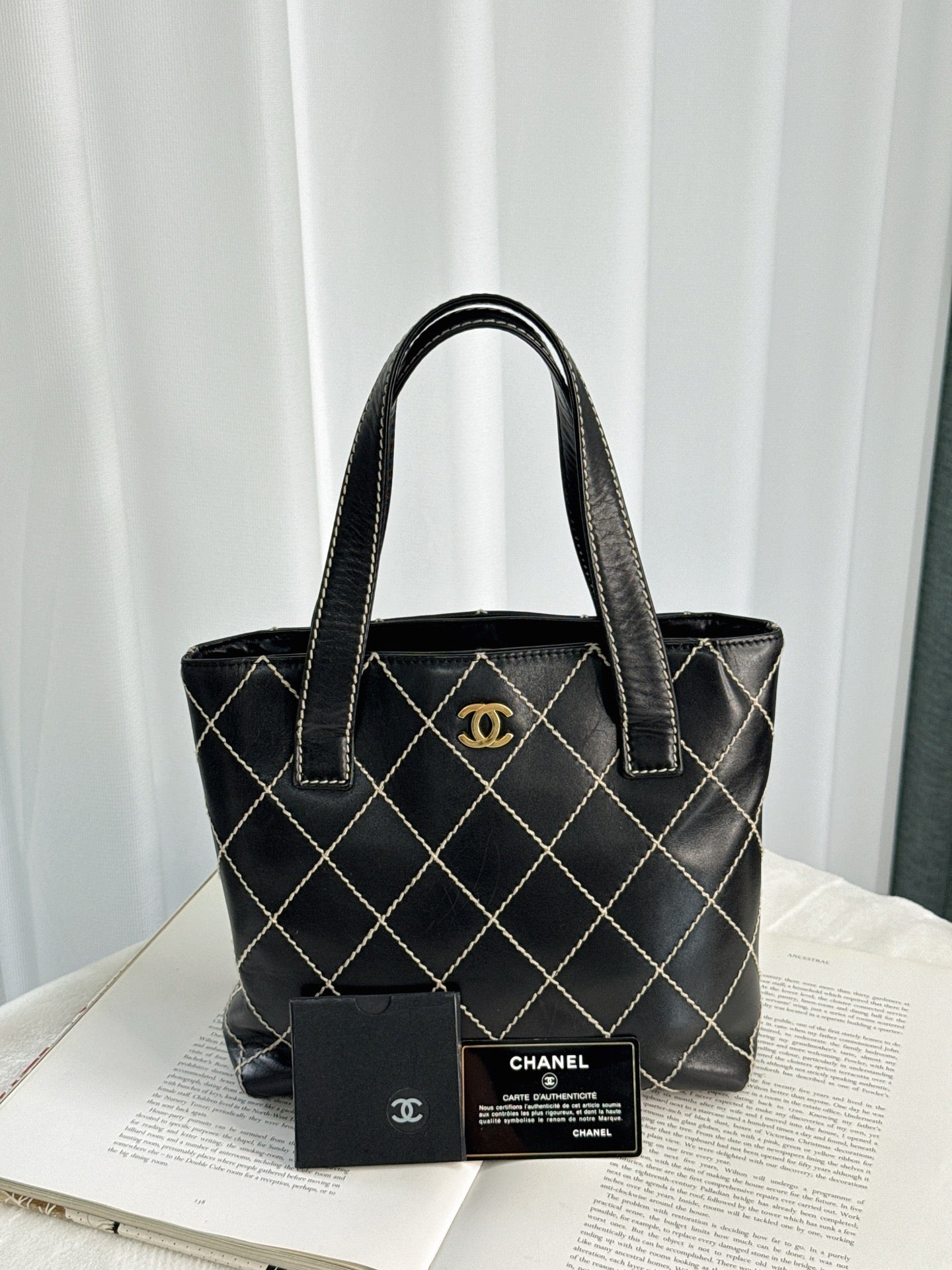 CHANEL Exterior Stitch handle bag