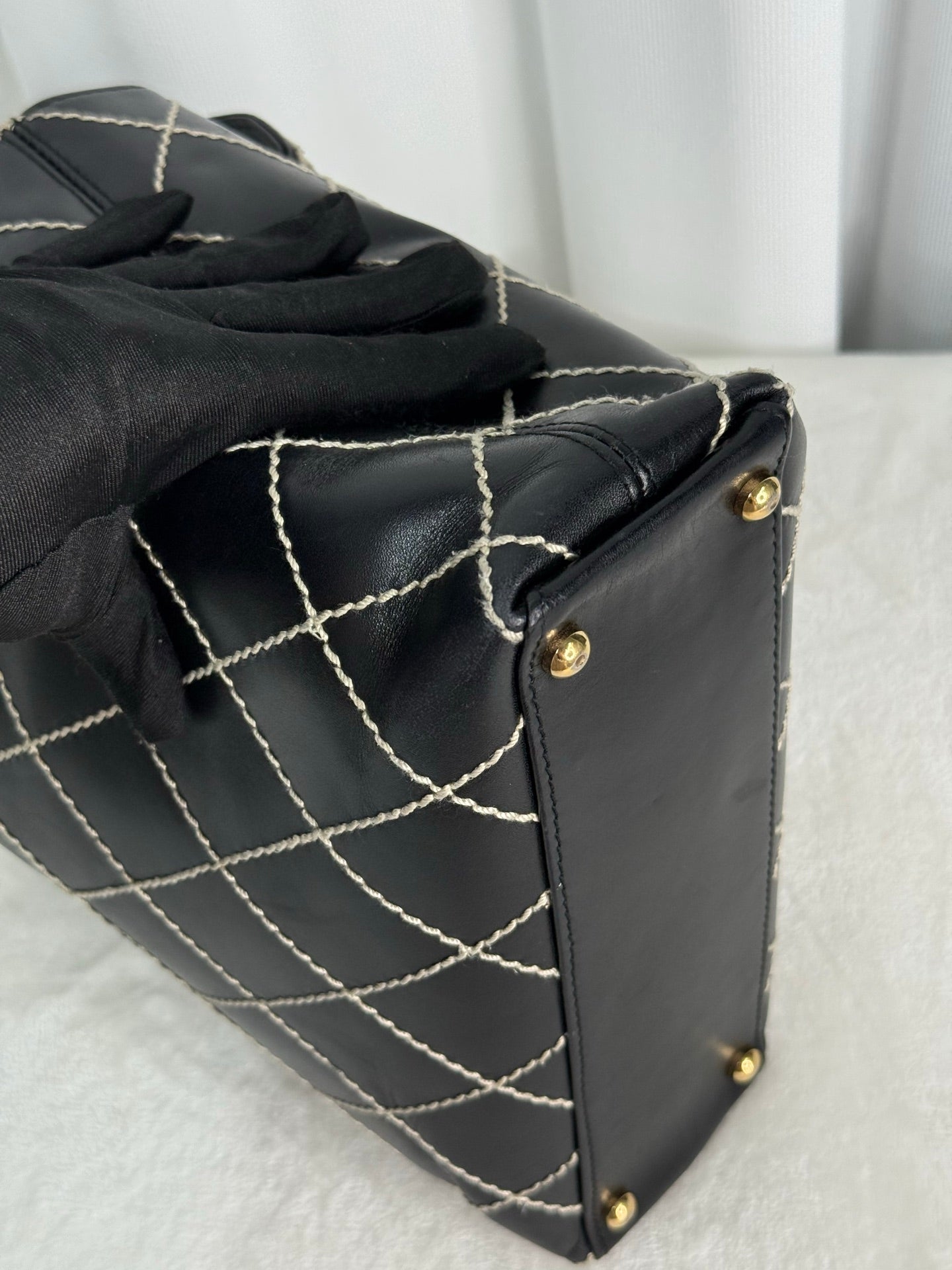 CHANEL Exterior Stitch handle bag