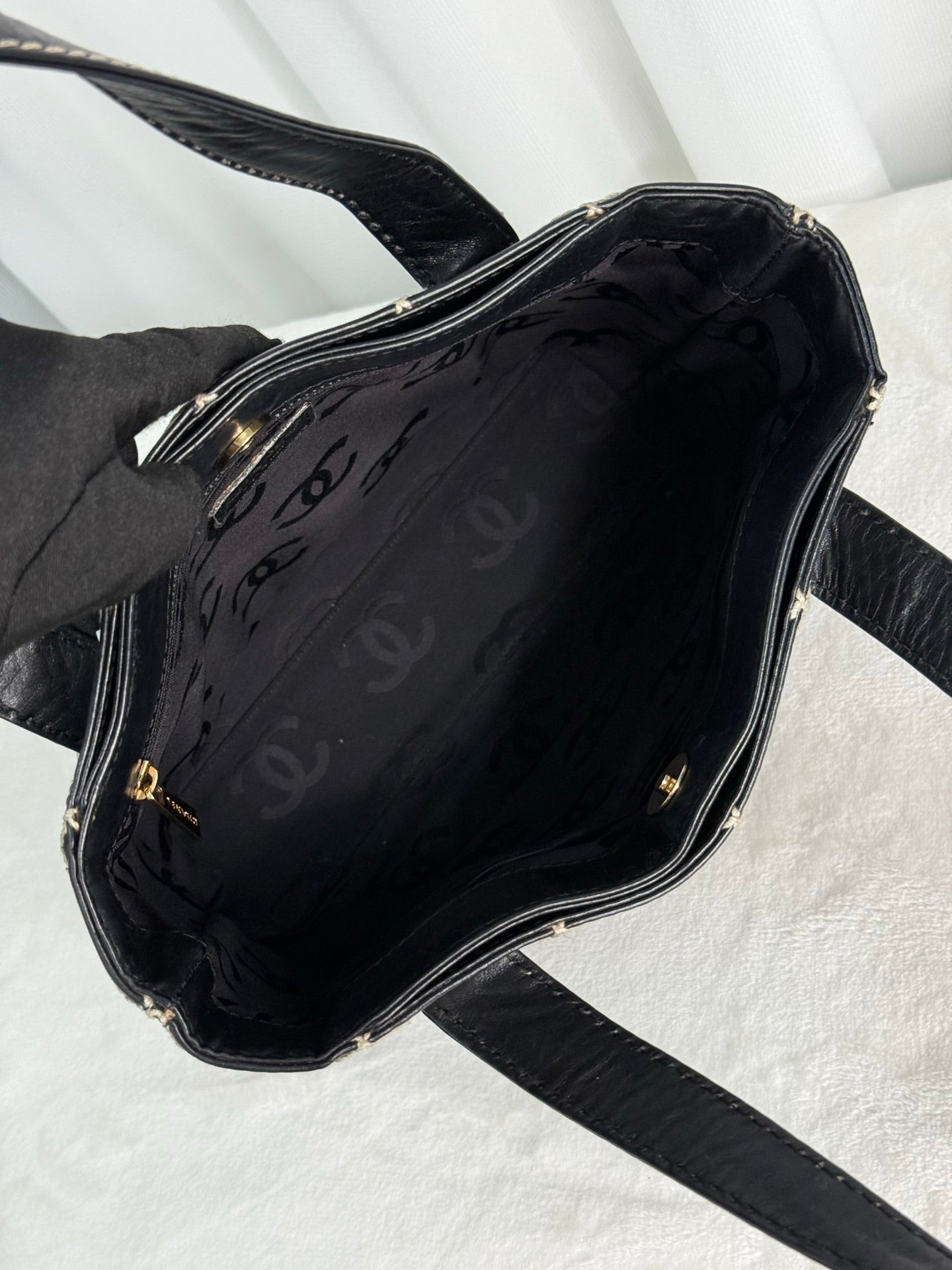 CHANEL Exterior Stitch handle bag