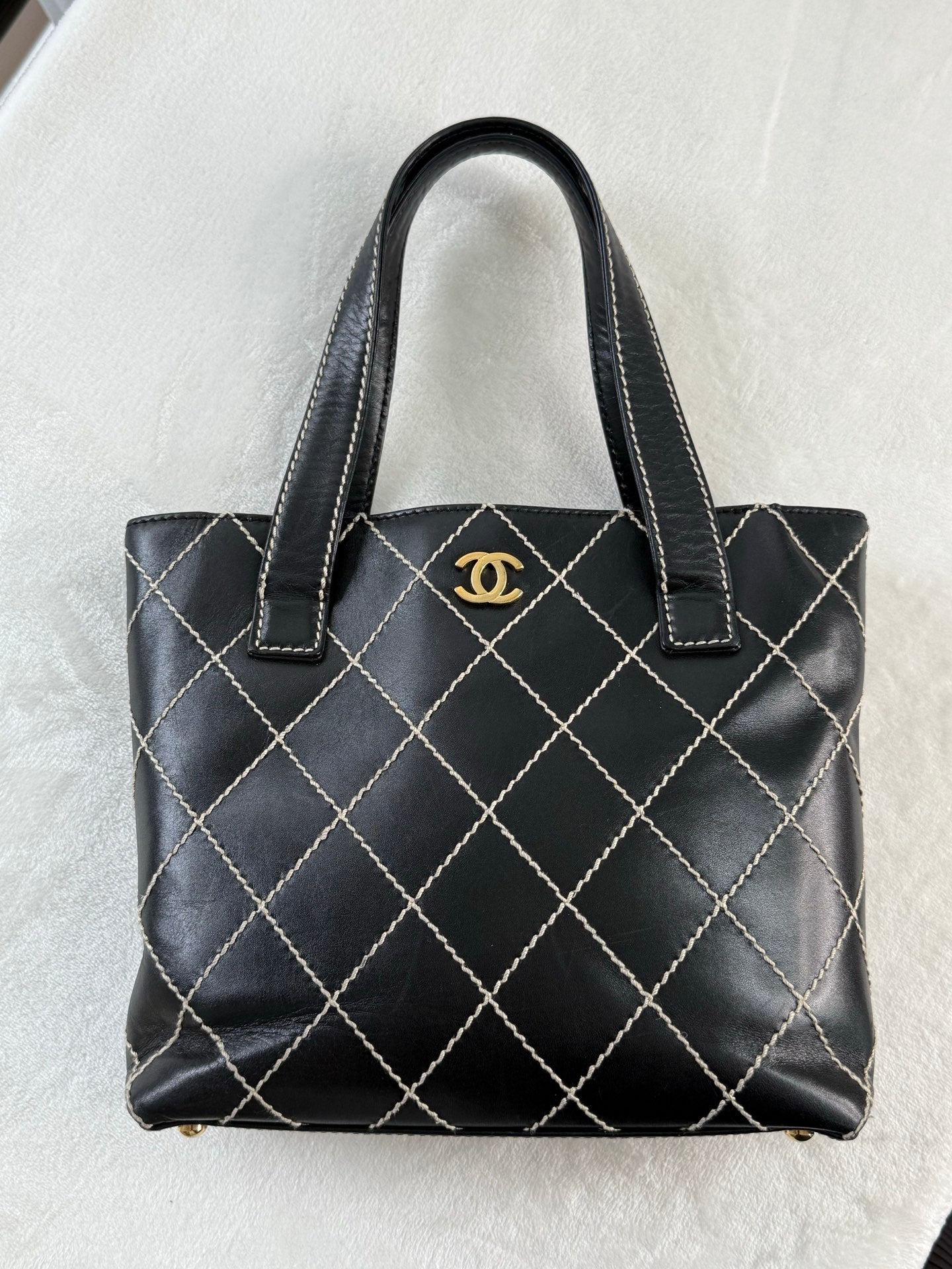 CHANEL Exterior Stitch handle bag