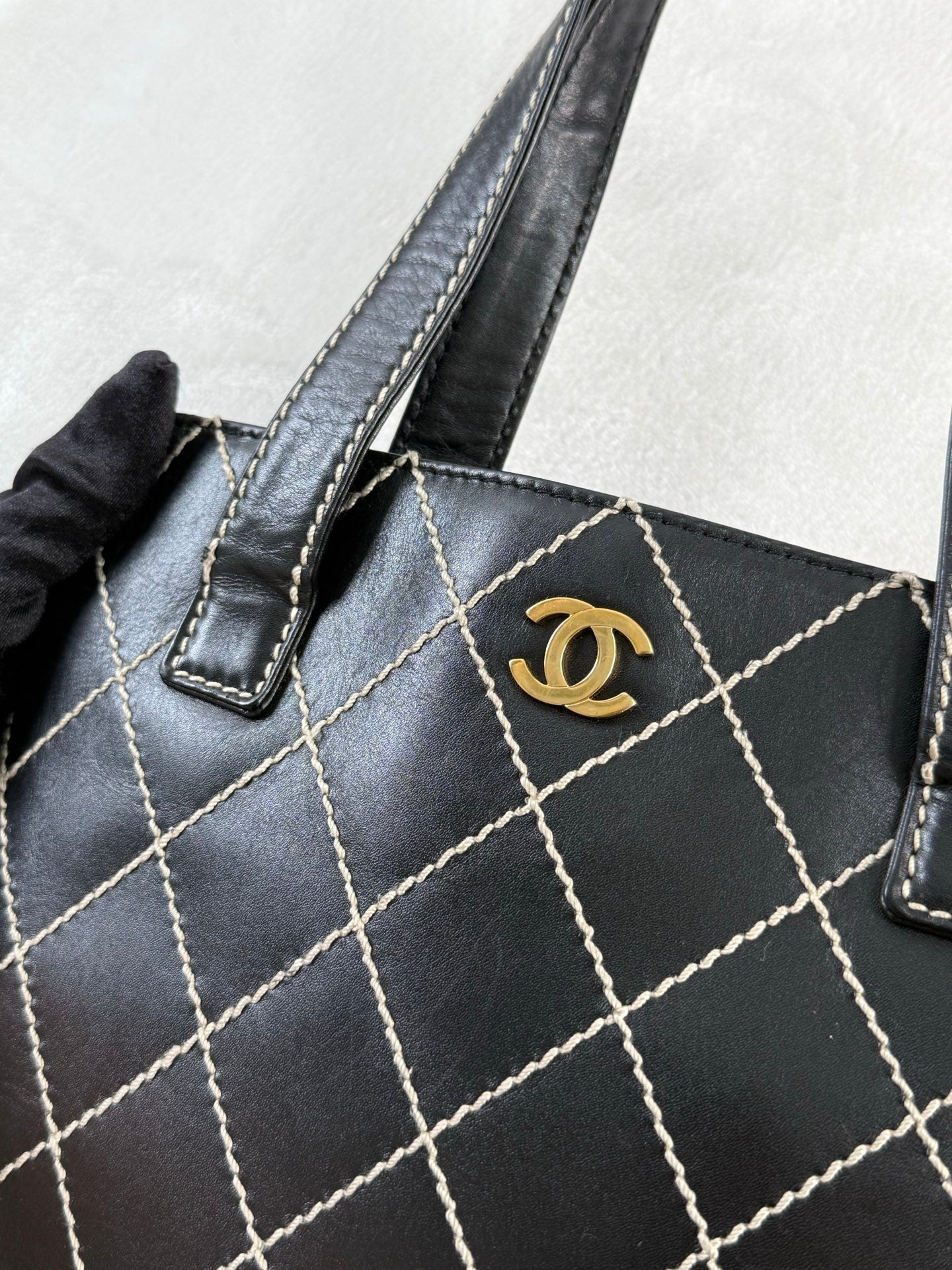 CHANEL Exterior Stitch handle bag