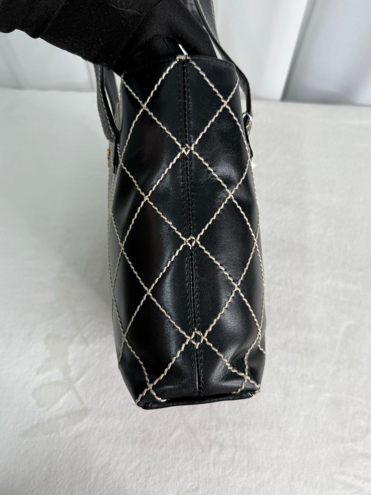 CHANEL Exterior Stitch handle bag