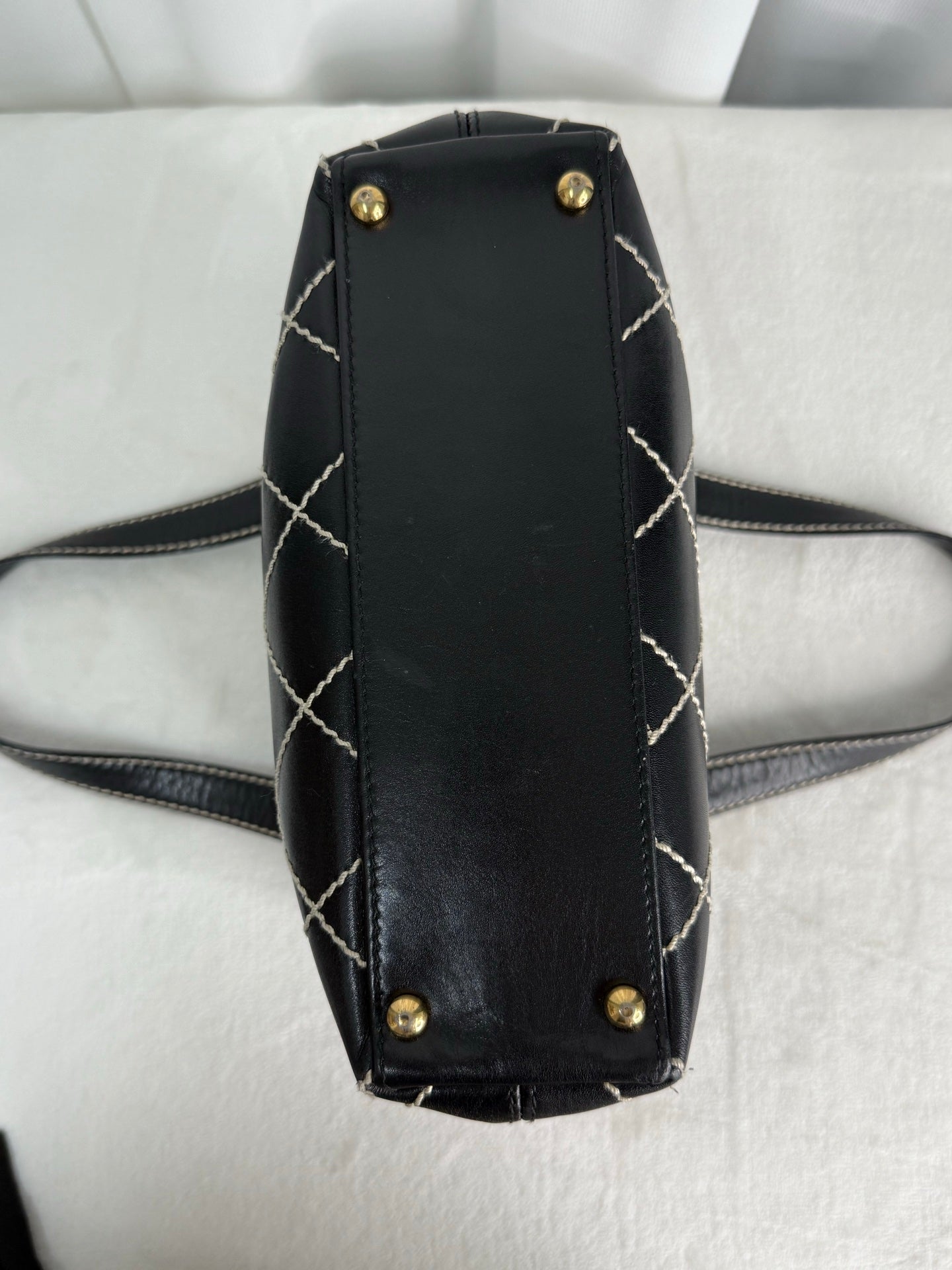 CHANEL Exterior Stitch handle bag