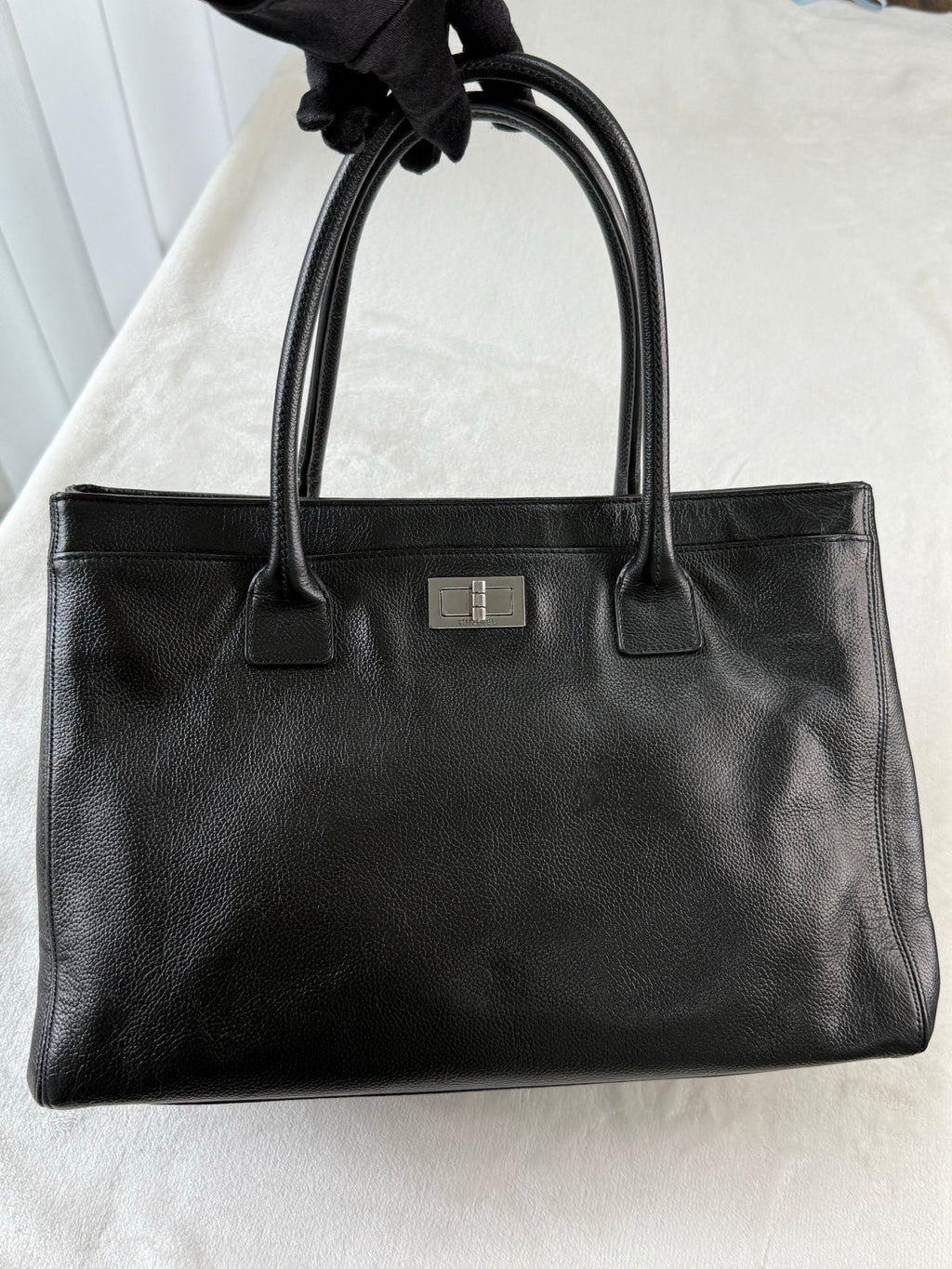 CHANEL Cavier Cerf2.55 Handbag