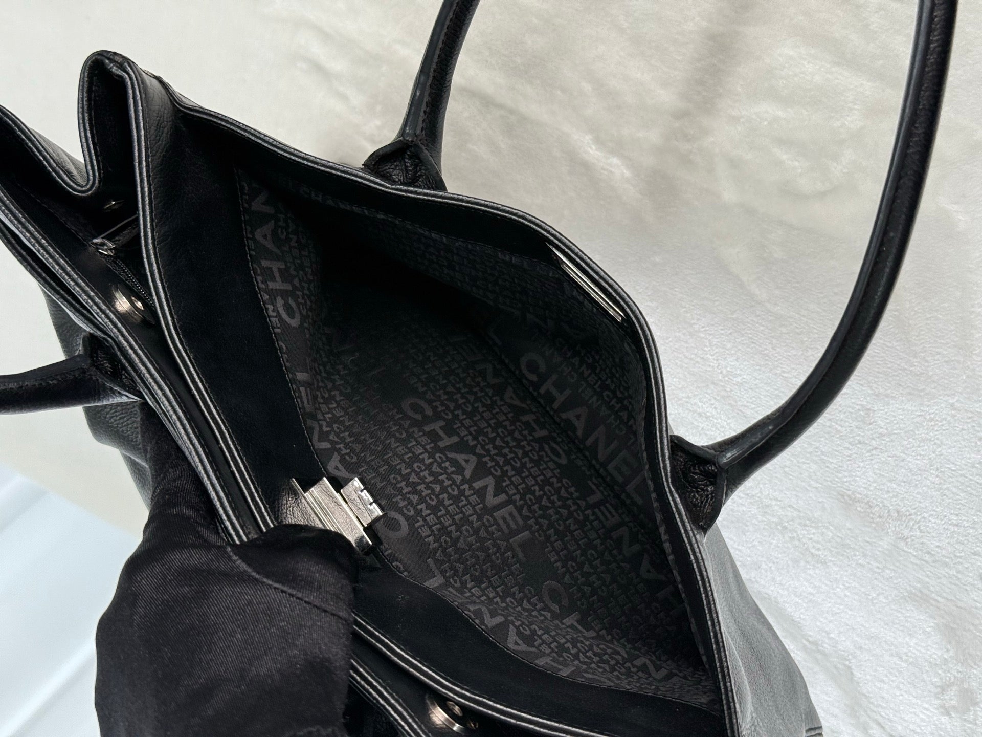 CHANEL Cavier Cerf2.55 Handbag