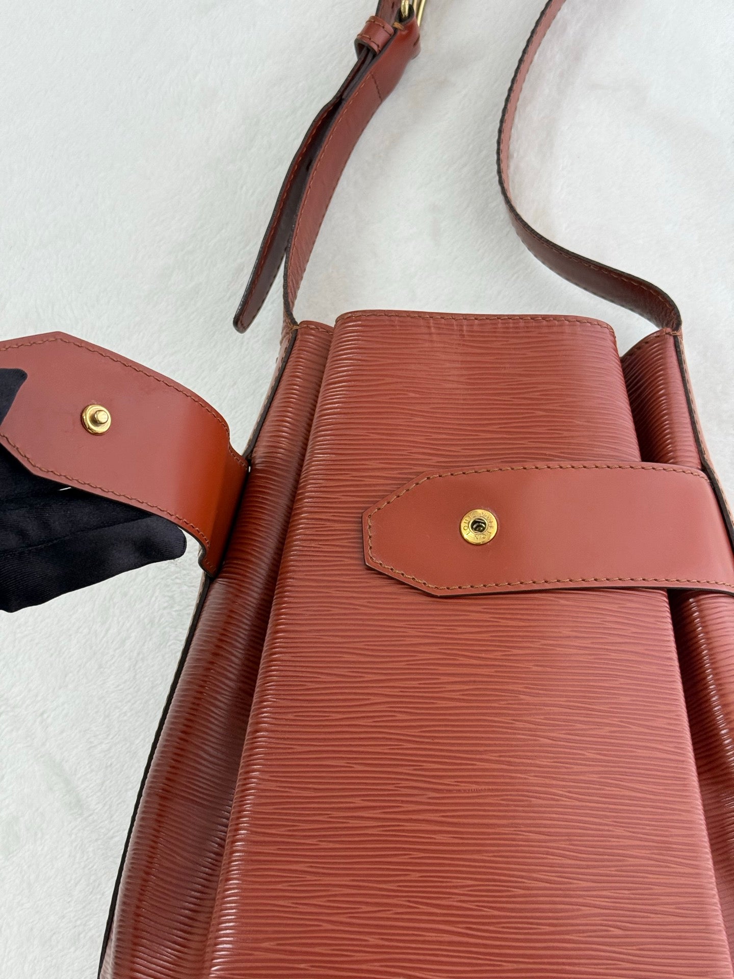LOUIS VUITTON Epi Sack de Paule PM Shouler Bag