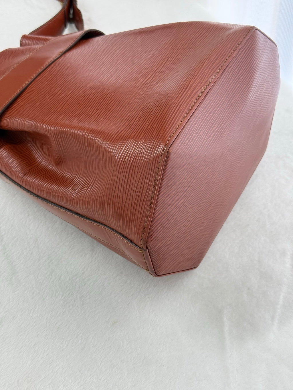 LOUIS VUITTON Epi Sack de Paule PM Shouler Bag