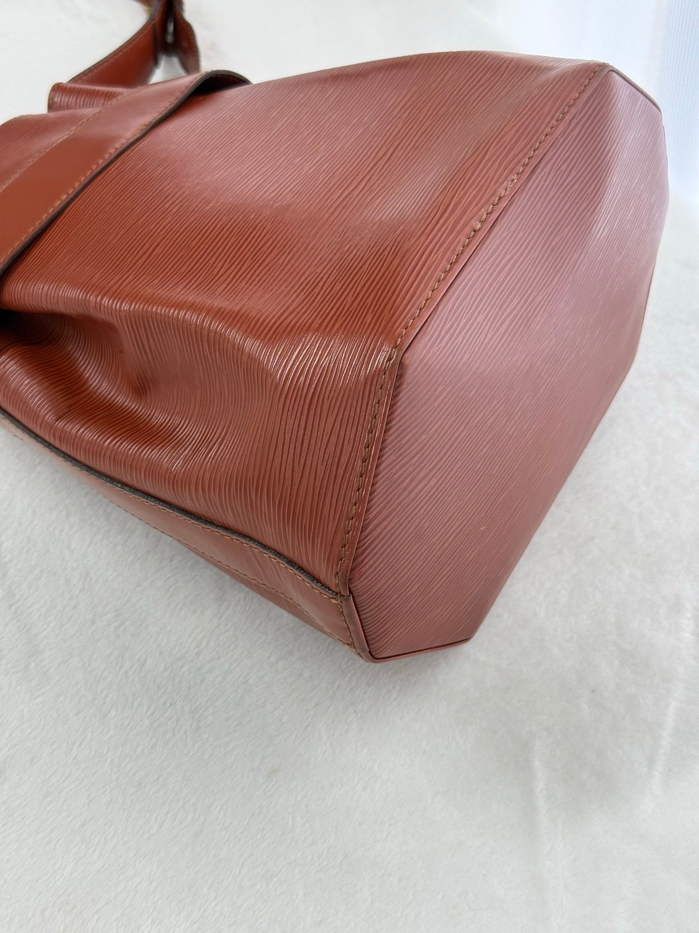 LOUIS VUITTON Epi Sack de Paule PM Shouler Bag