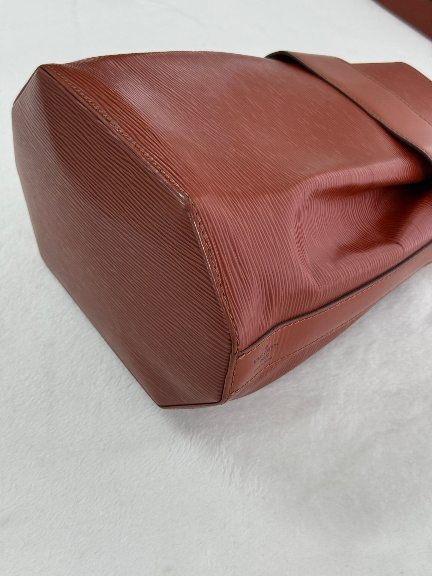 LOUIS VUITTON Epi Sack de Paule PM Shouler Bag