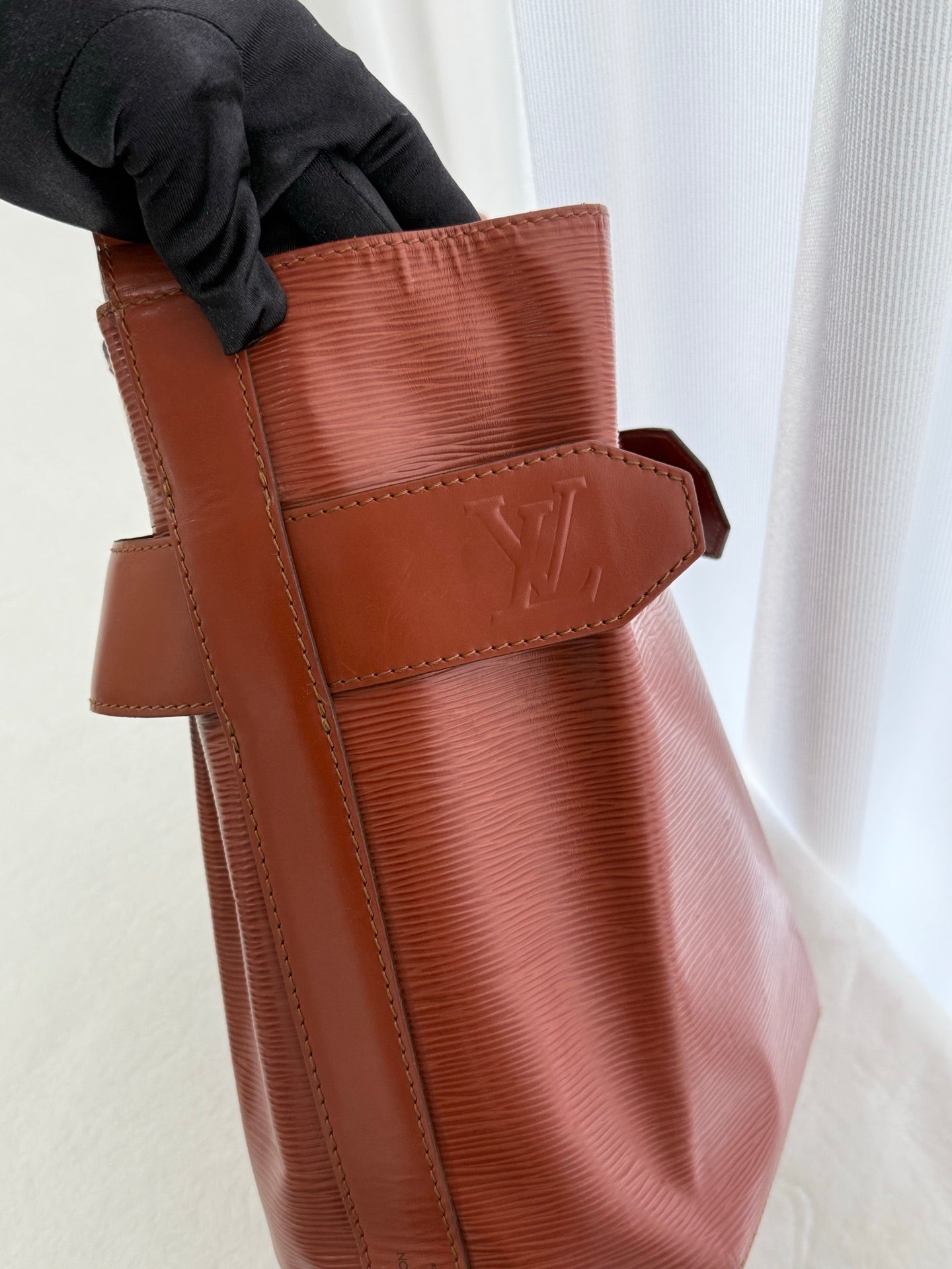 LOUIS VUITTON Epi Sack de Paule PM Shouler Bag