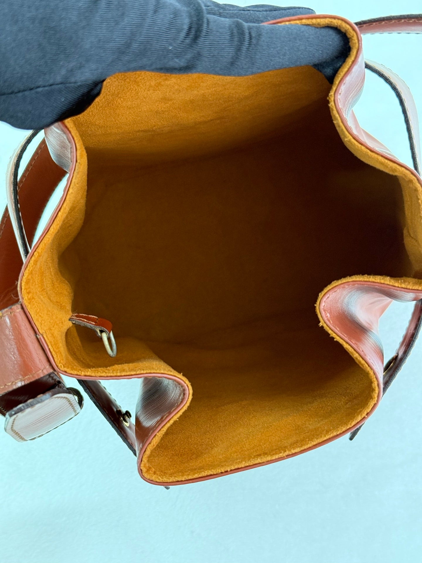 LOUIS VUITTON Epi Sack de Paule PM Shouler Bag