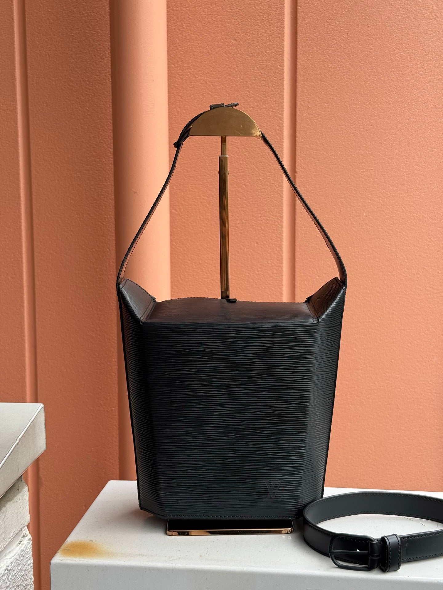 LOUIS VUITTON Epi Sac Seau Black Leather Shouler bag