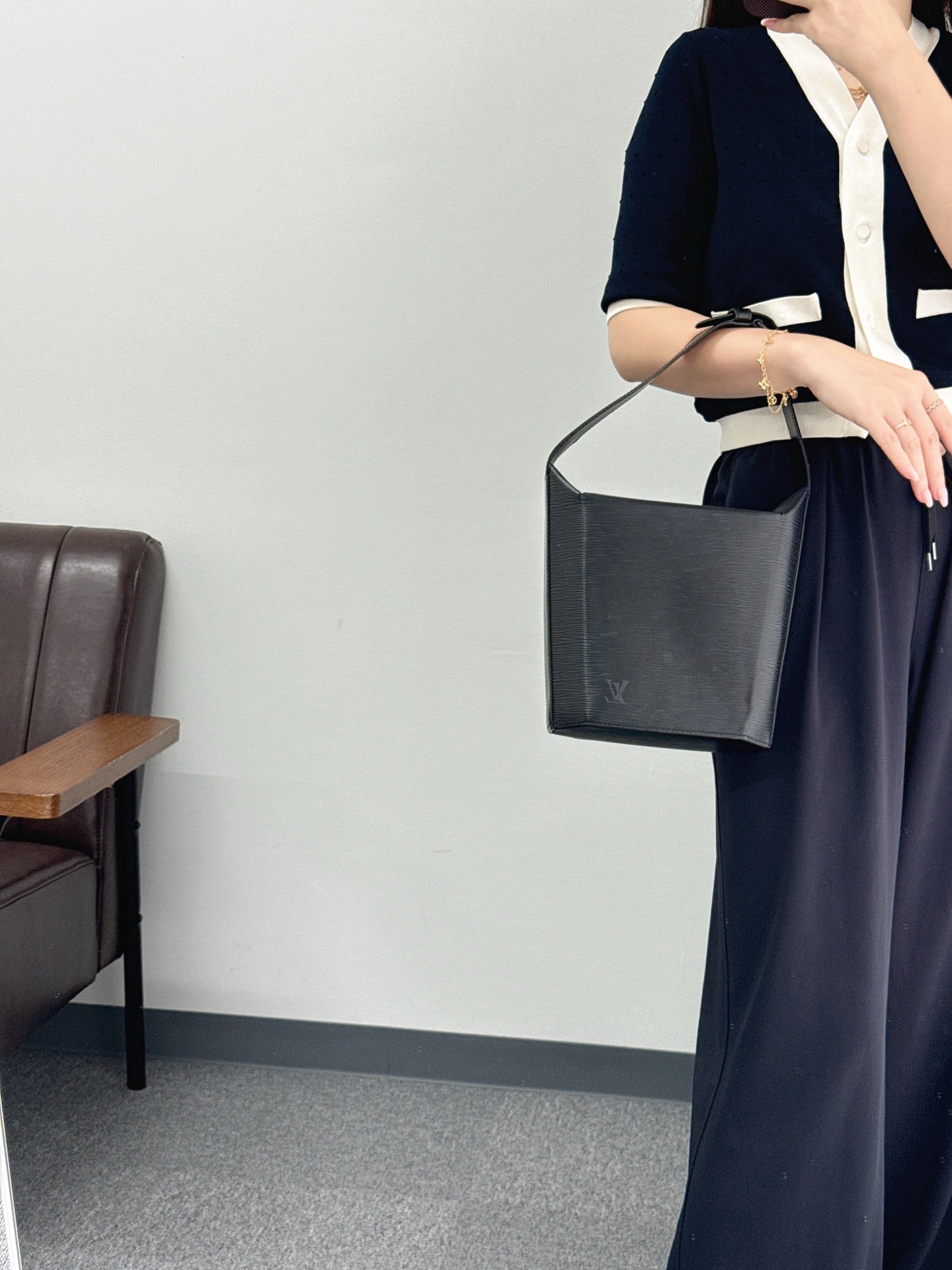 LOUIS VUITTON Epi Sac Seau Black Leather Shouler bag