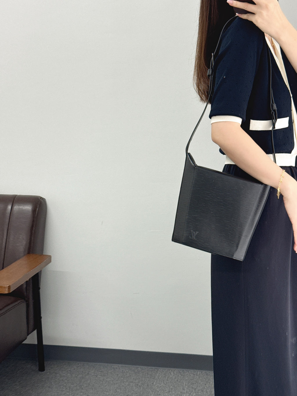 LOUIS VUITTON Epi Sac Seau Black Leather Shouler bag