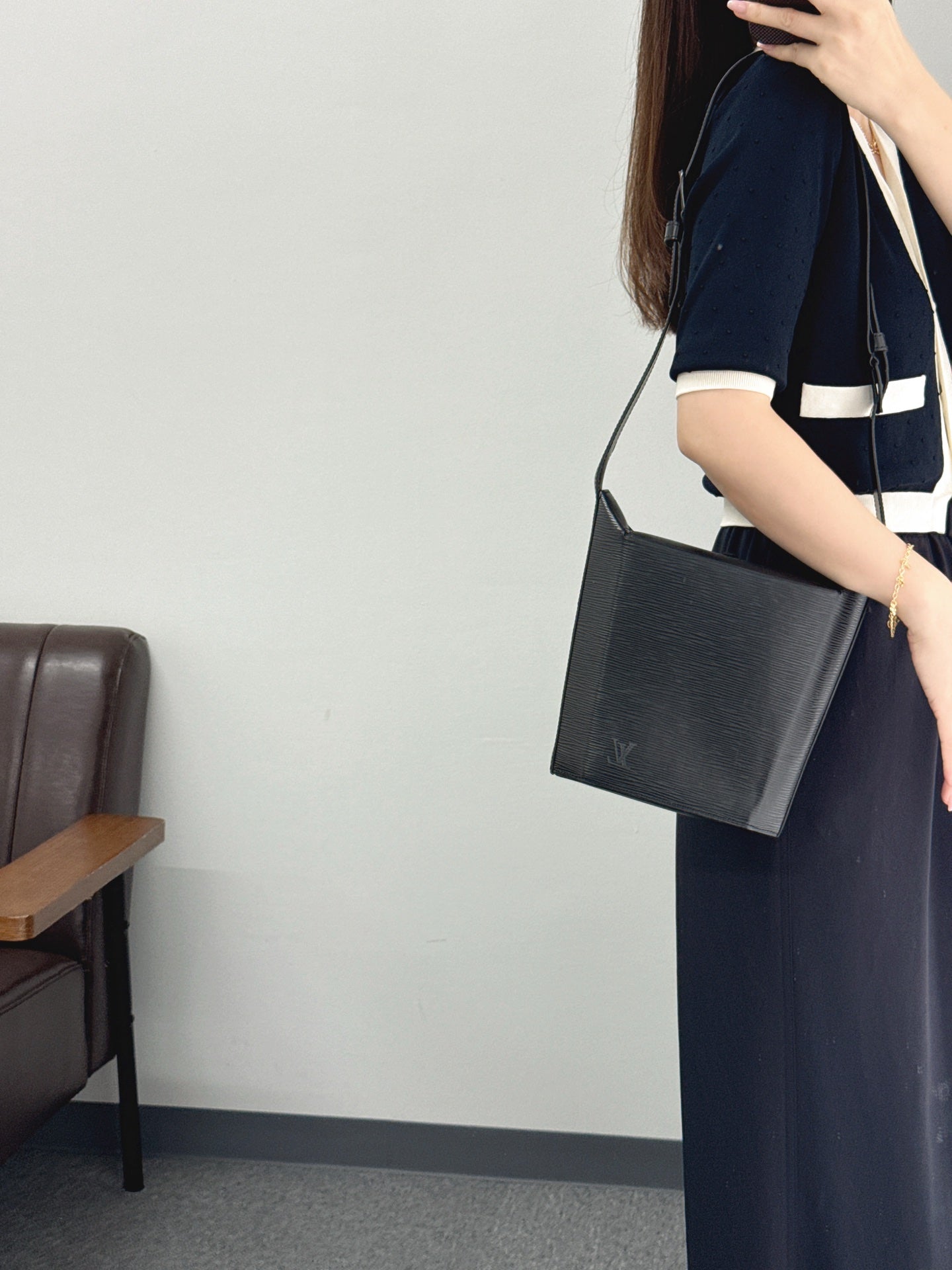 LOUIS VUITTON Epi Sac Seau Black Leather Shouler bag
