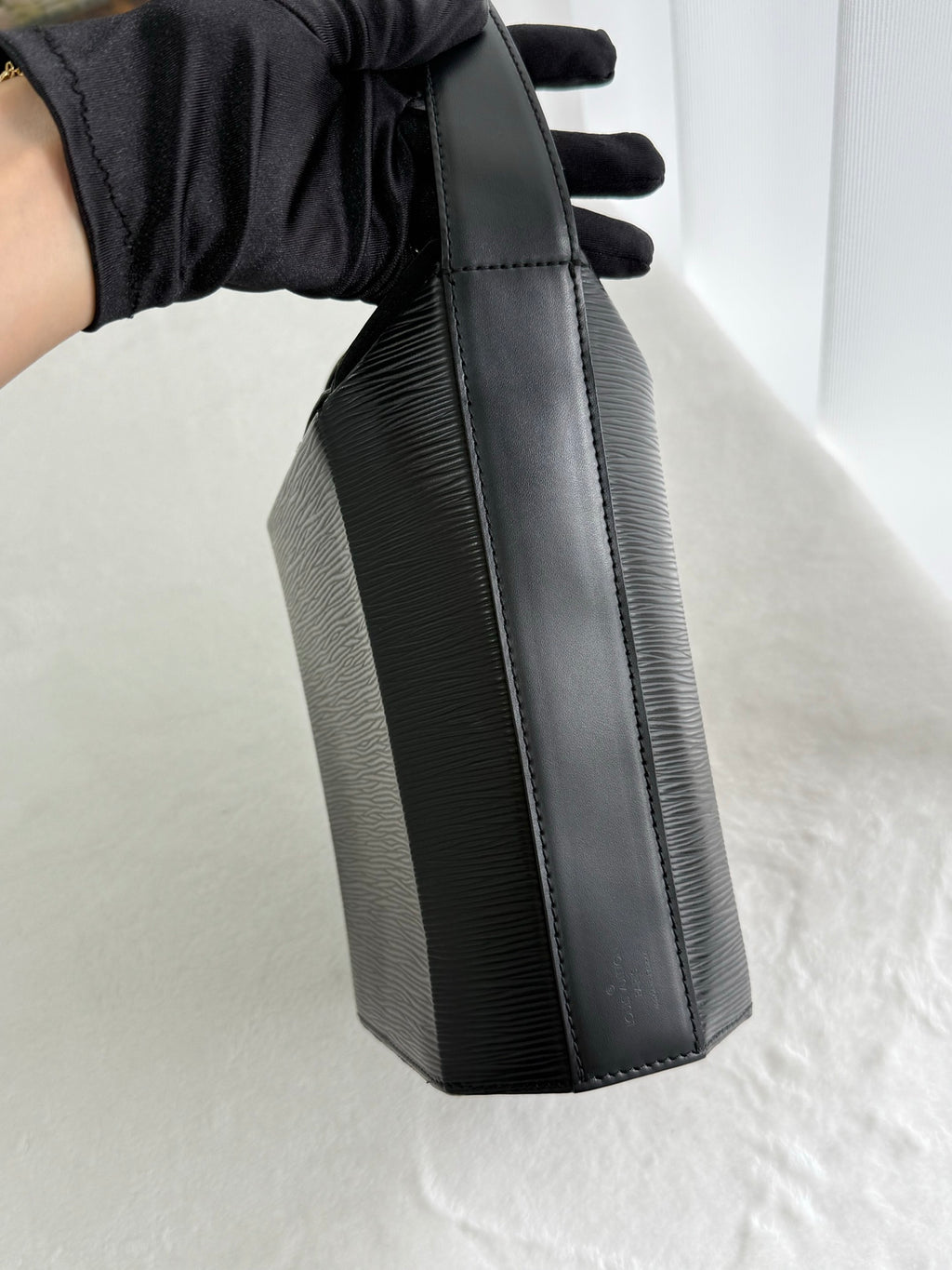 LOUIS VUITTON Epi Sac Seau Black Leather Shouler bag