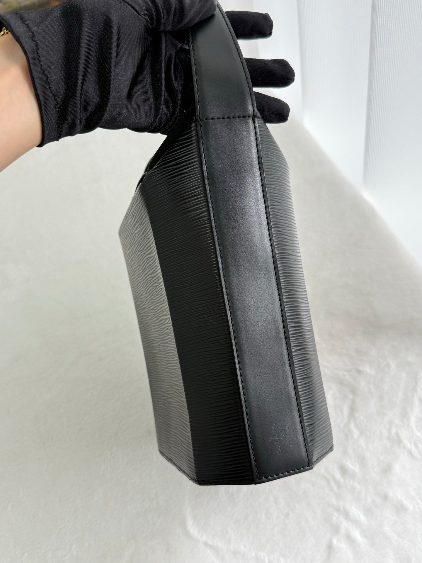 LOUIS VUITTON Epi Sac Seau Black Leather Shouler bag