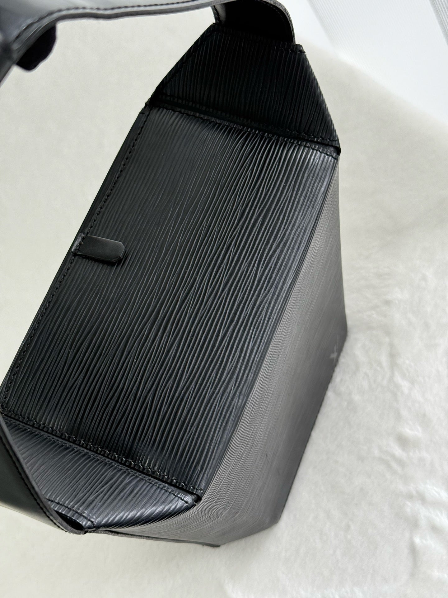 LOUIS VUITTON Epi Sac Seau Black Leather Shouler bag