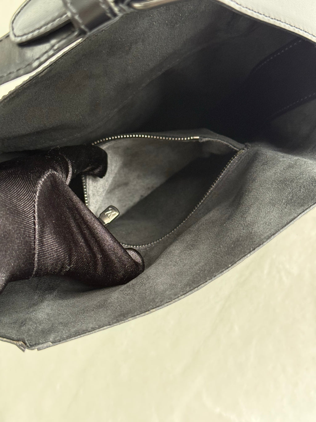 LOUIS VUITTON Epi Sac Seau Black Leather Shouler bag