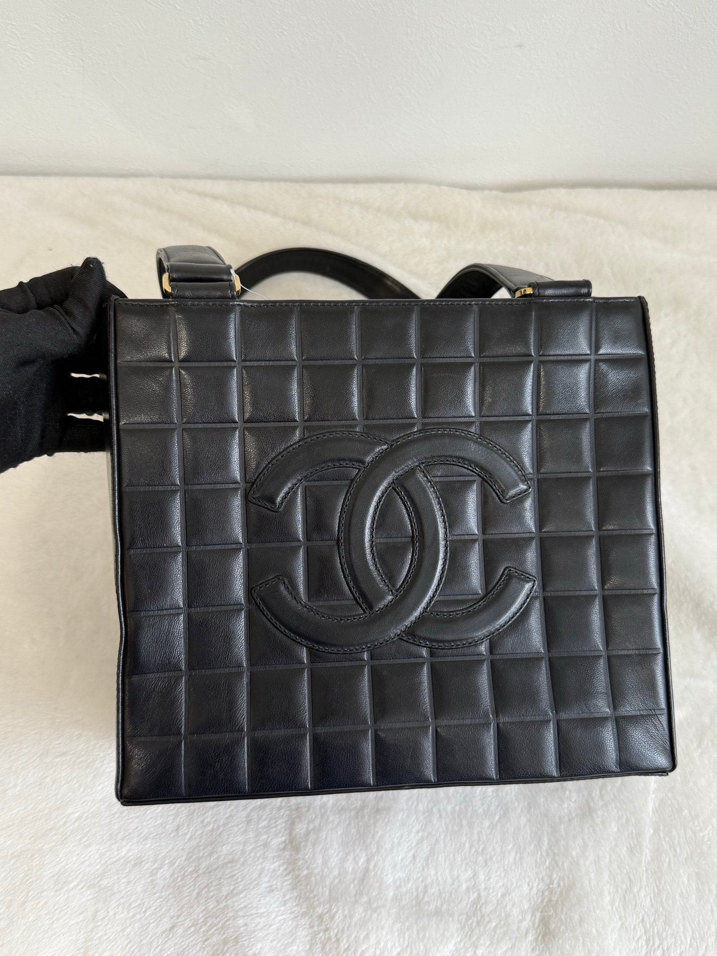 CHANEL Diamond Quilted Hand Bag