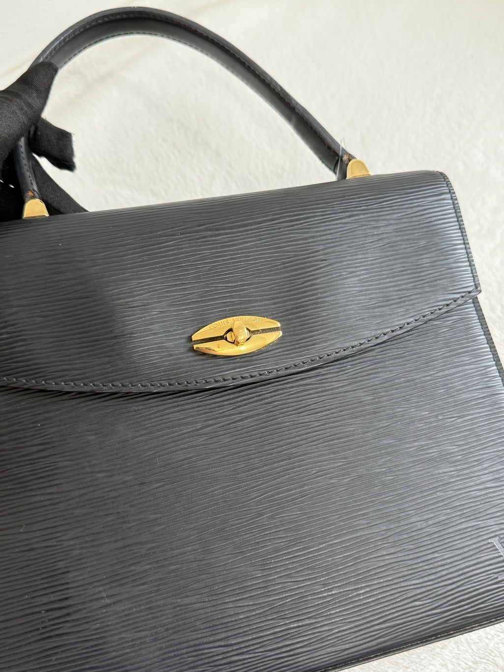 LOUIS VUITTON Epi Kelly Handbag