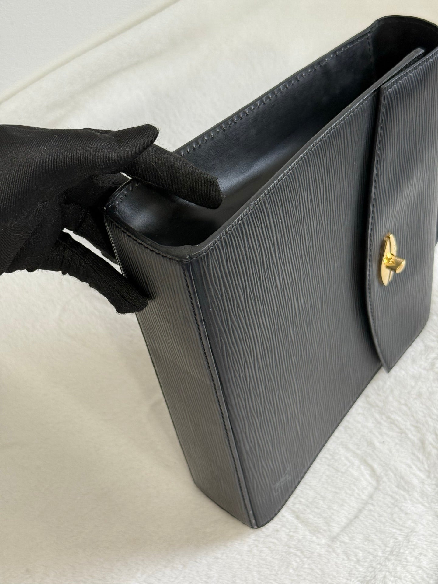 LOUIS VUITTON Epi Kelly Handbag
