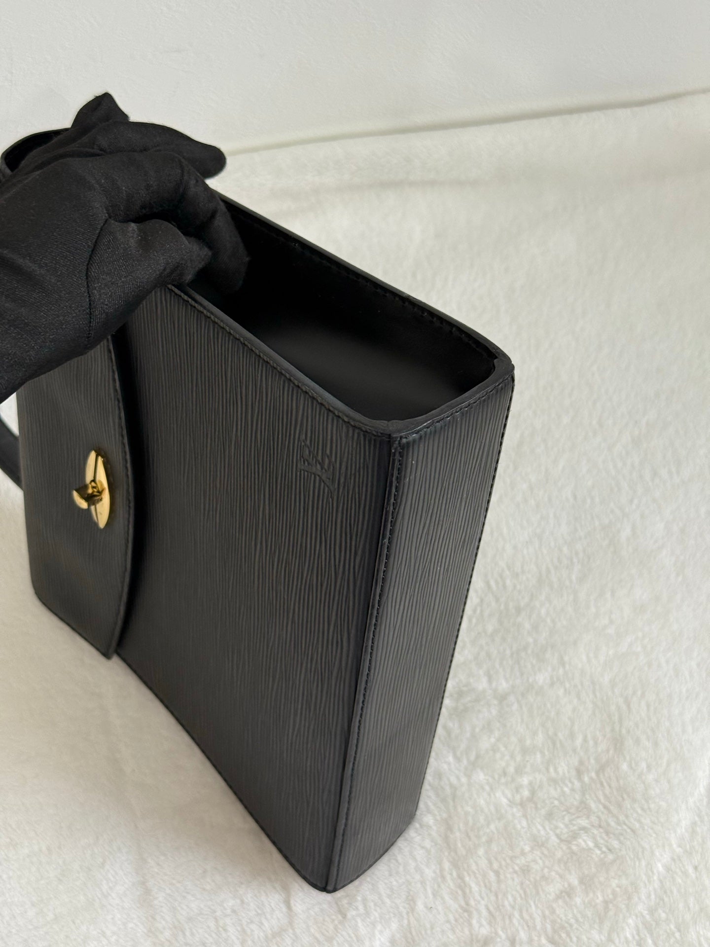 LOUIS VUITTON Epi Kelly Handbag